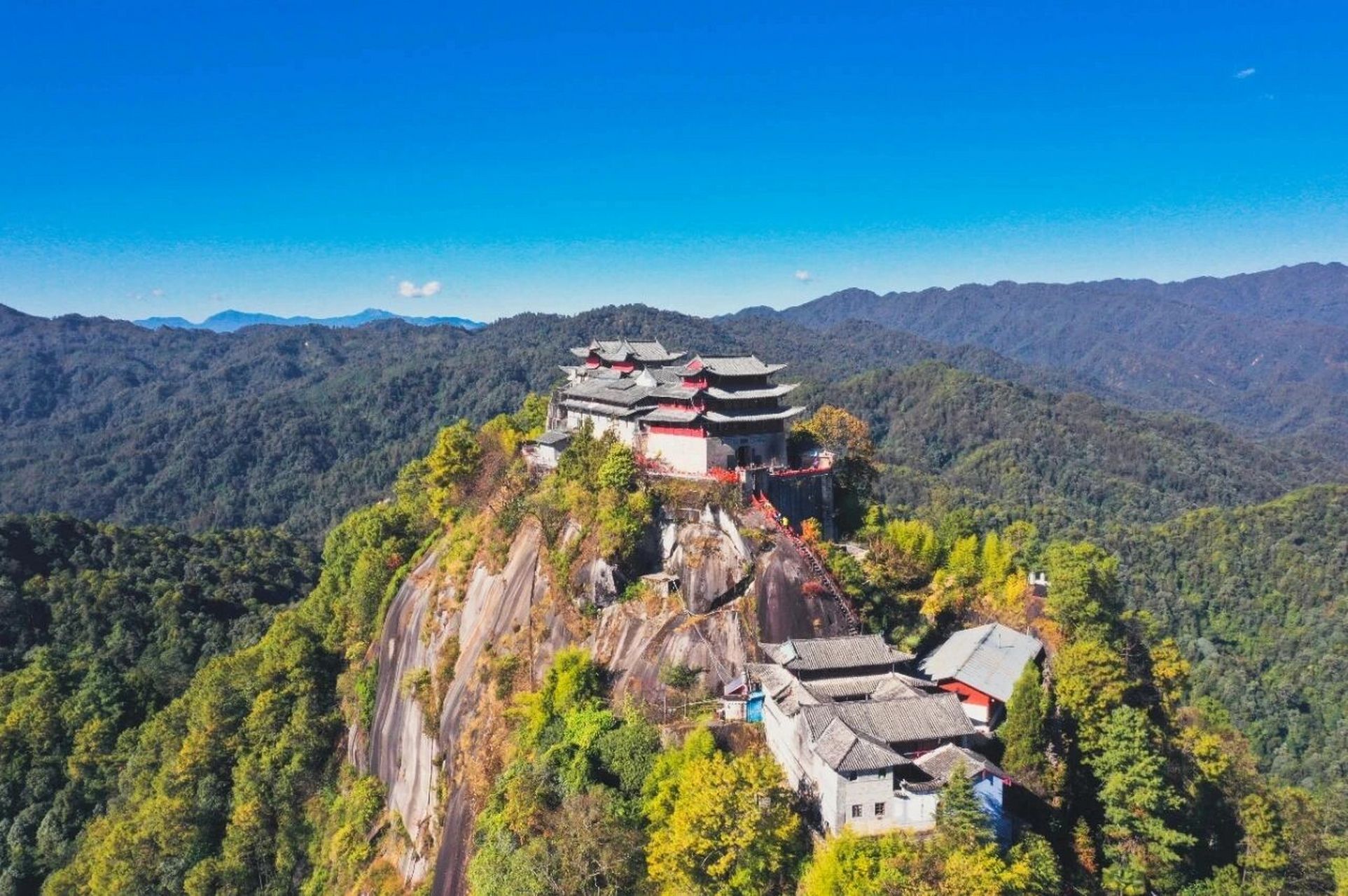 腾冲云峰山景区 云峰山是国家风景名胜区,中国徐霞客游线标志地,距