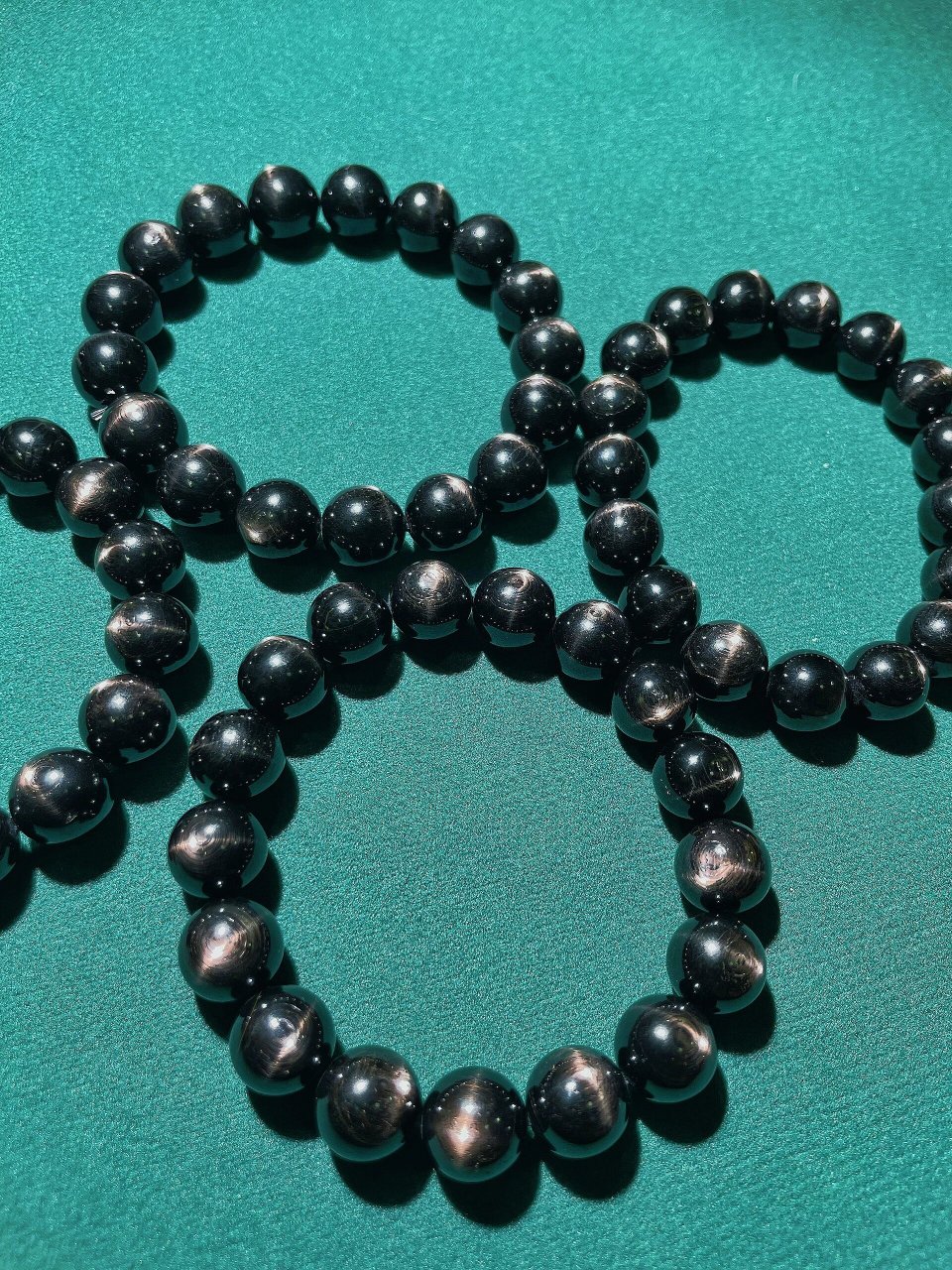 黑银线石·金运石 金运石,又名紫苏辉石,也称黑银线石,产自于埃及