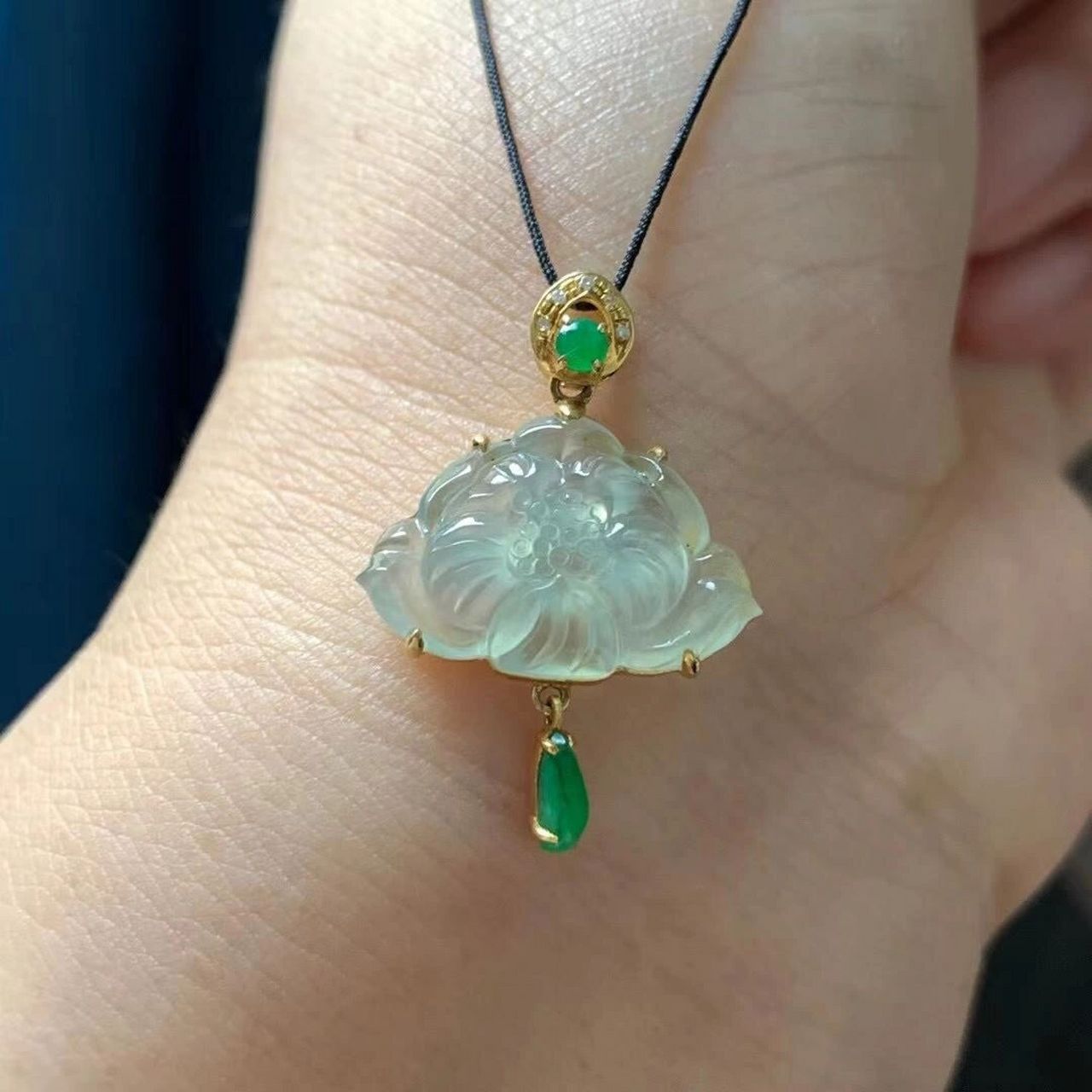 莲花 #吊坠# #18k金镶嵌翡翠定制# #翡翠挂件# #翡翠吊坠# 小精品莲花