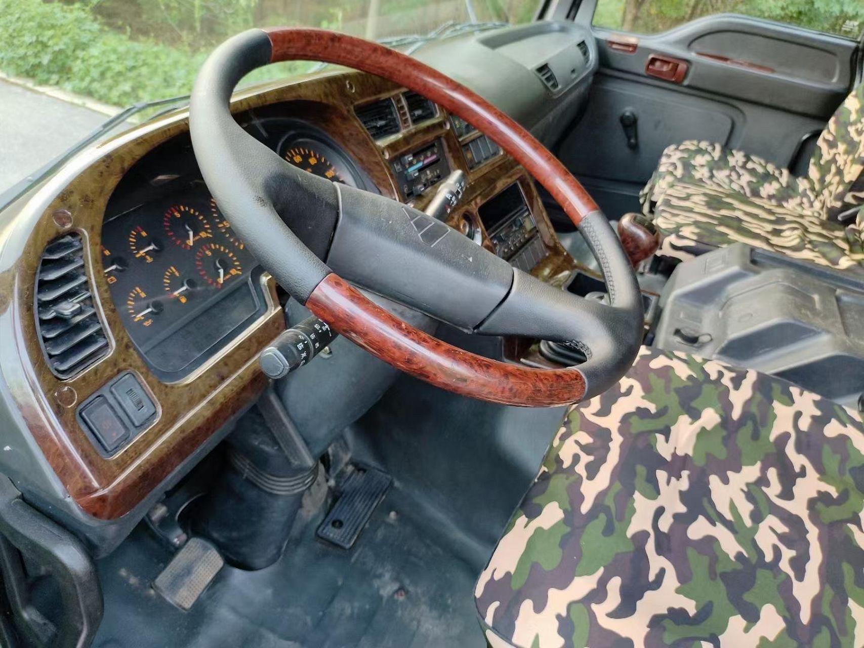 部队退役:2号欧曼雄狮 潍柴280马力 两千多公里 高低速八档半法士特