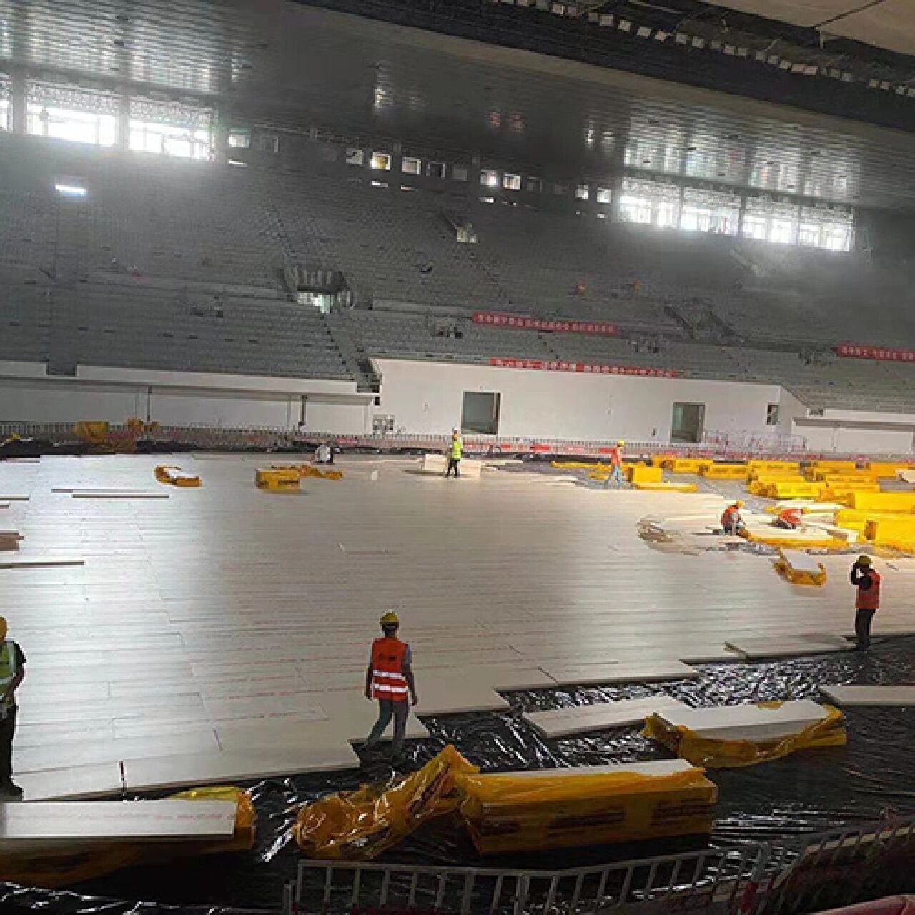 常见冷库地面保温做法 冬季,在我国北方地区经常可以看到局部地面发生