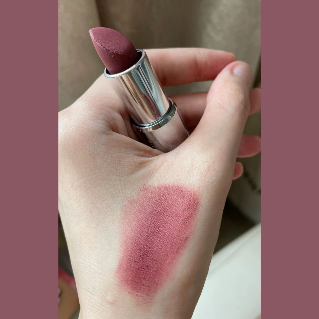 96:纪梵希粉丝绒n18 	 包装绝美,也没有红丝绒这么容易粘灰,但是