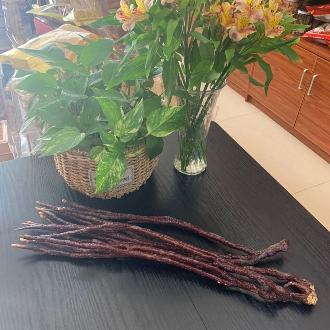 【功用主治】治虚劳,咳嗽,气喘,失眠,消化不良. 灵芝草!今年新货!