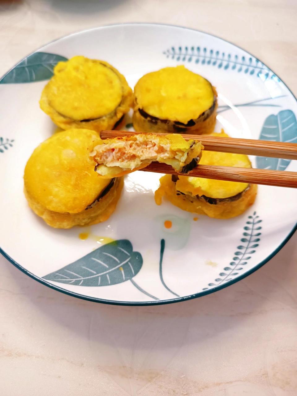 外酥里嫩的茄饼简单做法75低卡好吃到舔手指 茄子这样做茄饼太好吃