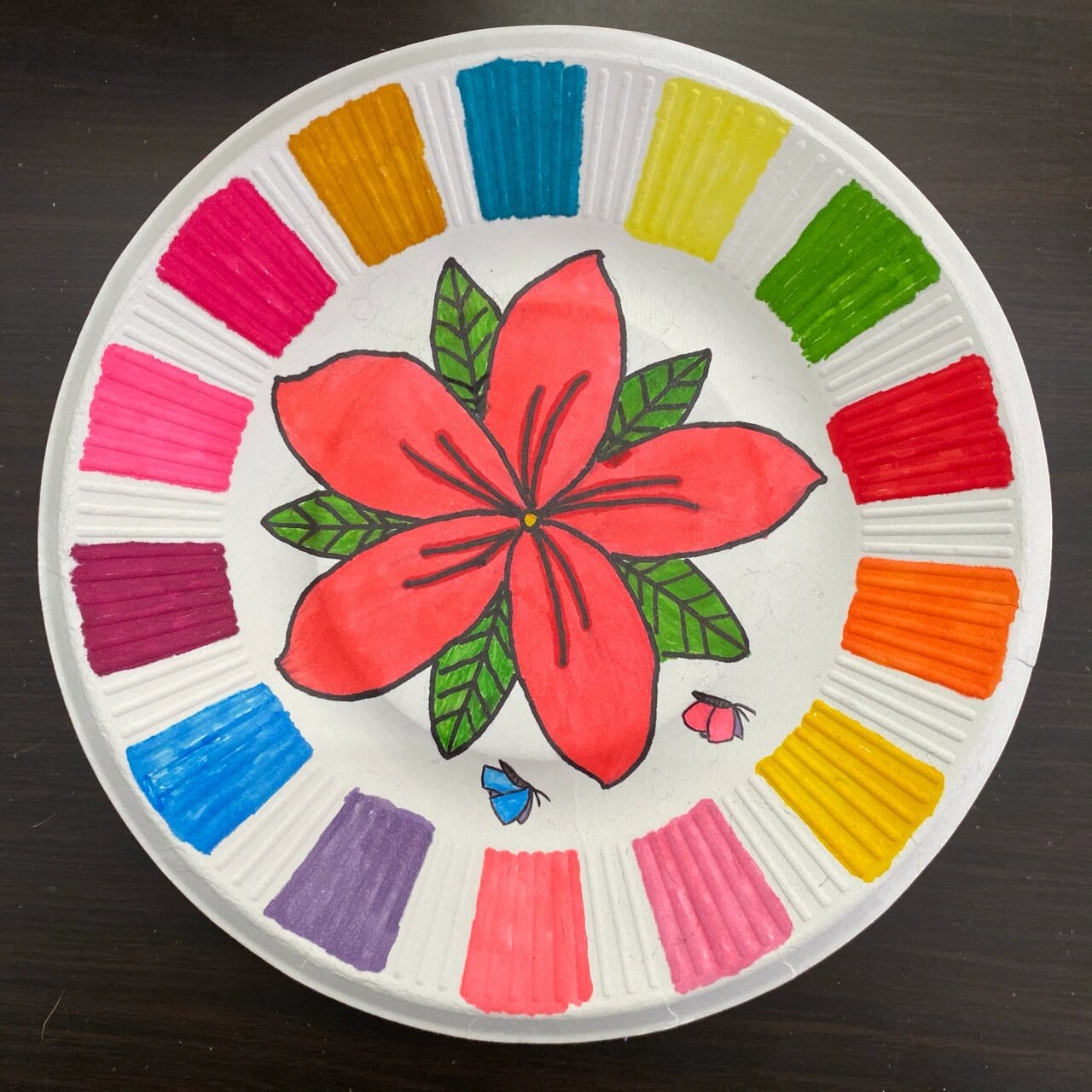 四年级学生美术作业——漂亮的挂盘