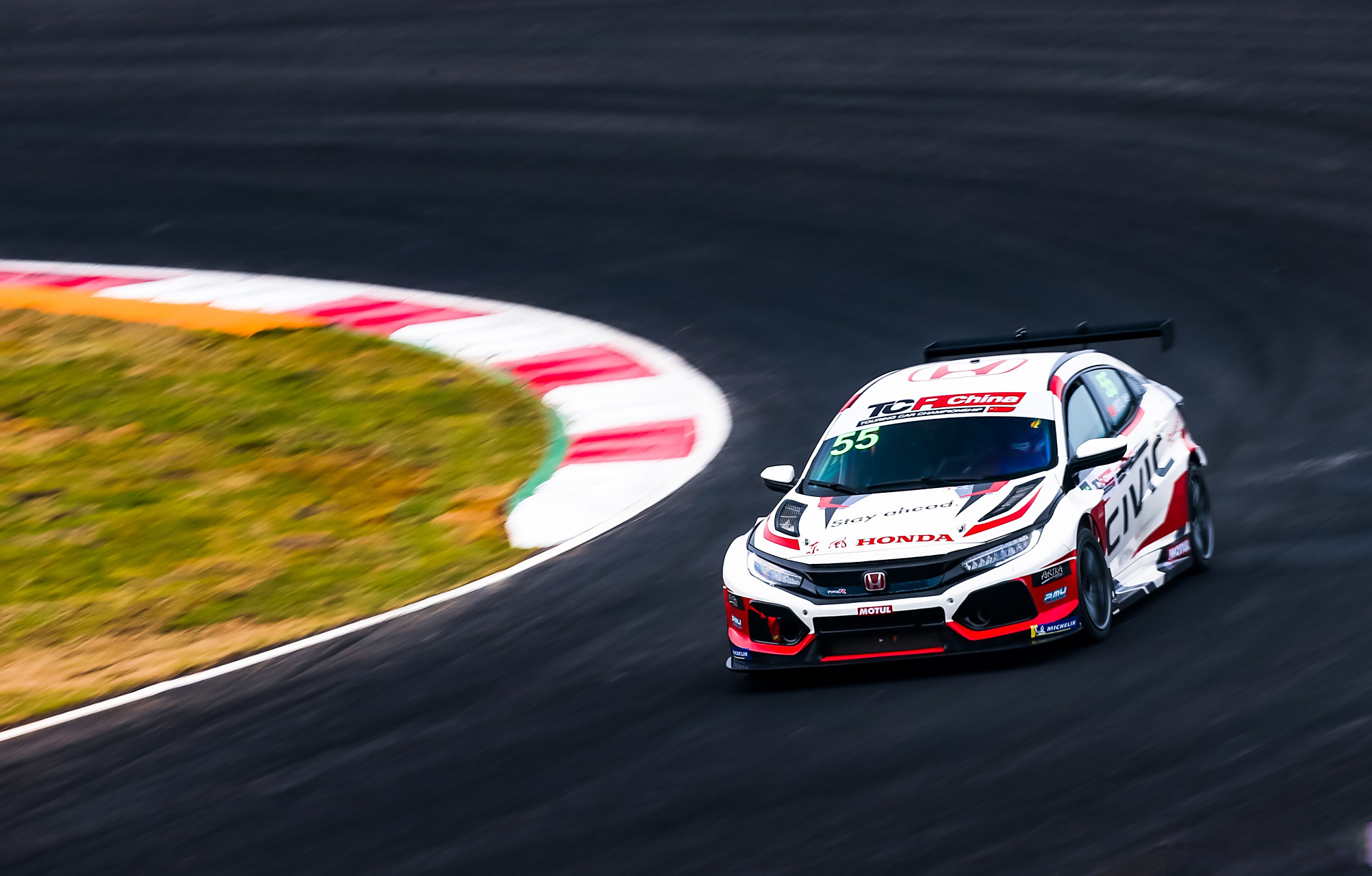 思域fk7 tcr赛车从推出到现在已经很多年了,全球一共卖出100台左右