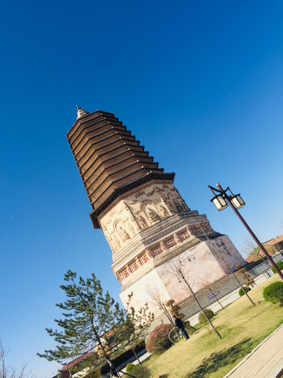 辽中京大明塔 大明塔 大明塔位于内蒙古自治区赤峰市宁城县天义镇南城