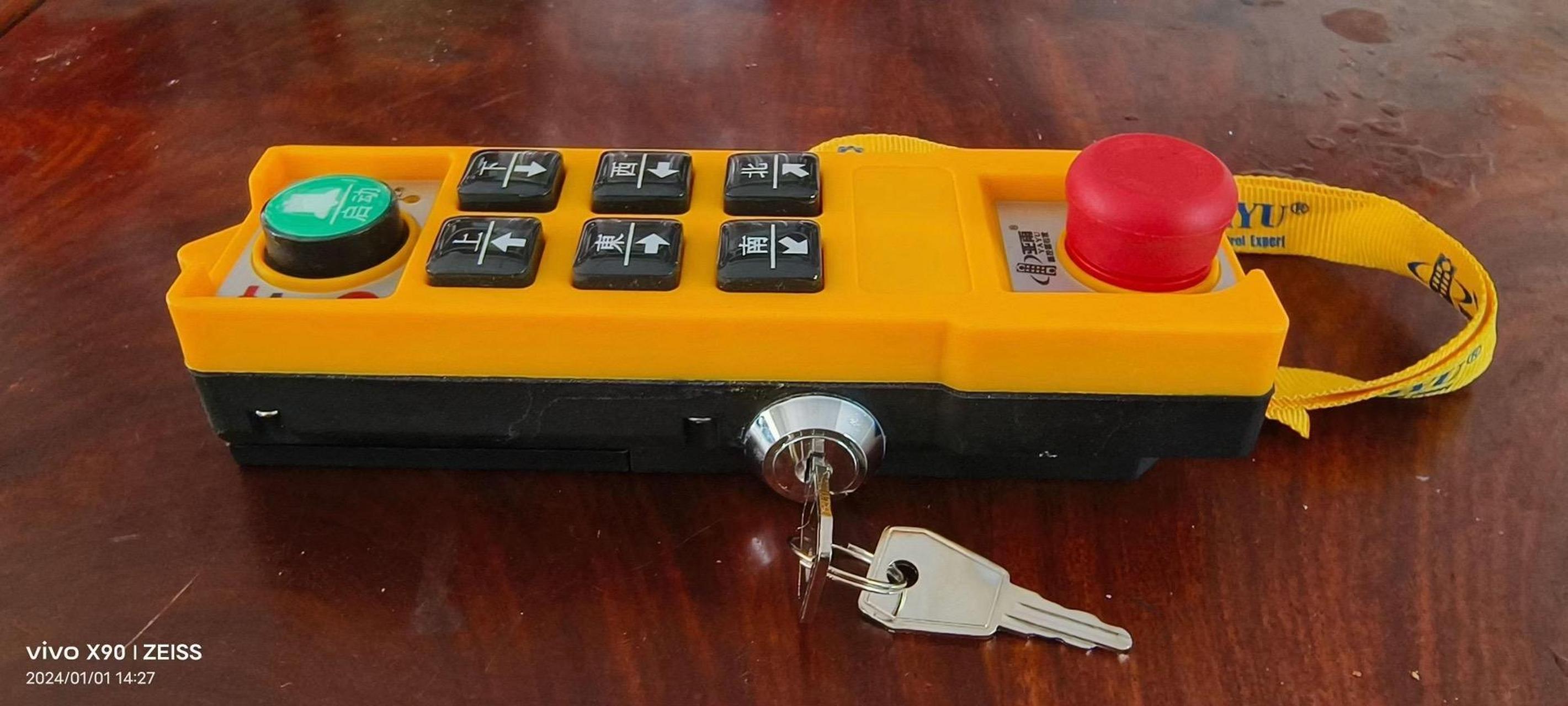 起重机遥控器24年验车新规,急停 钥匙97.