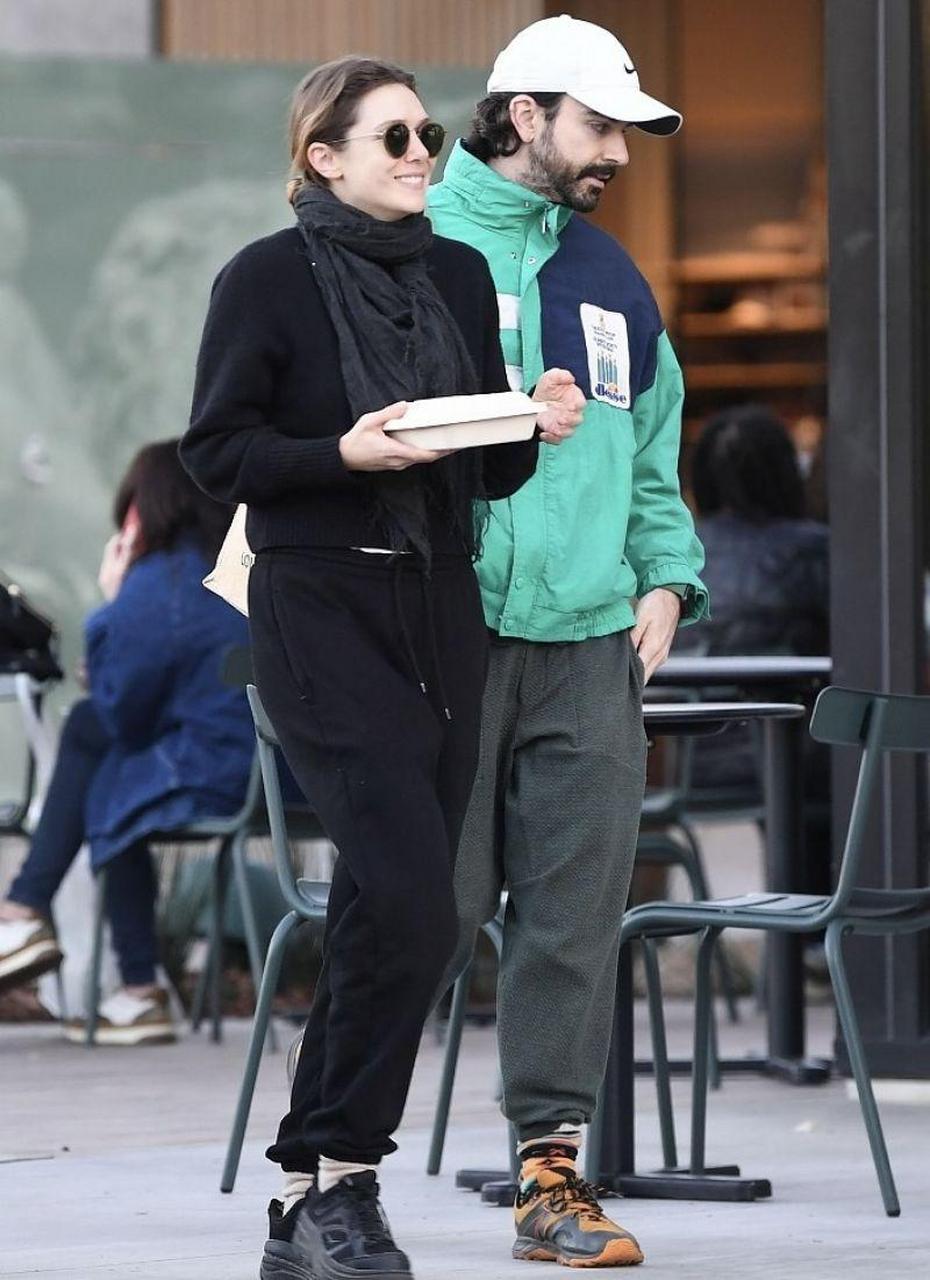 奥妹和老公robbie arnett在la外出