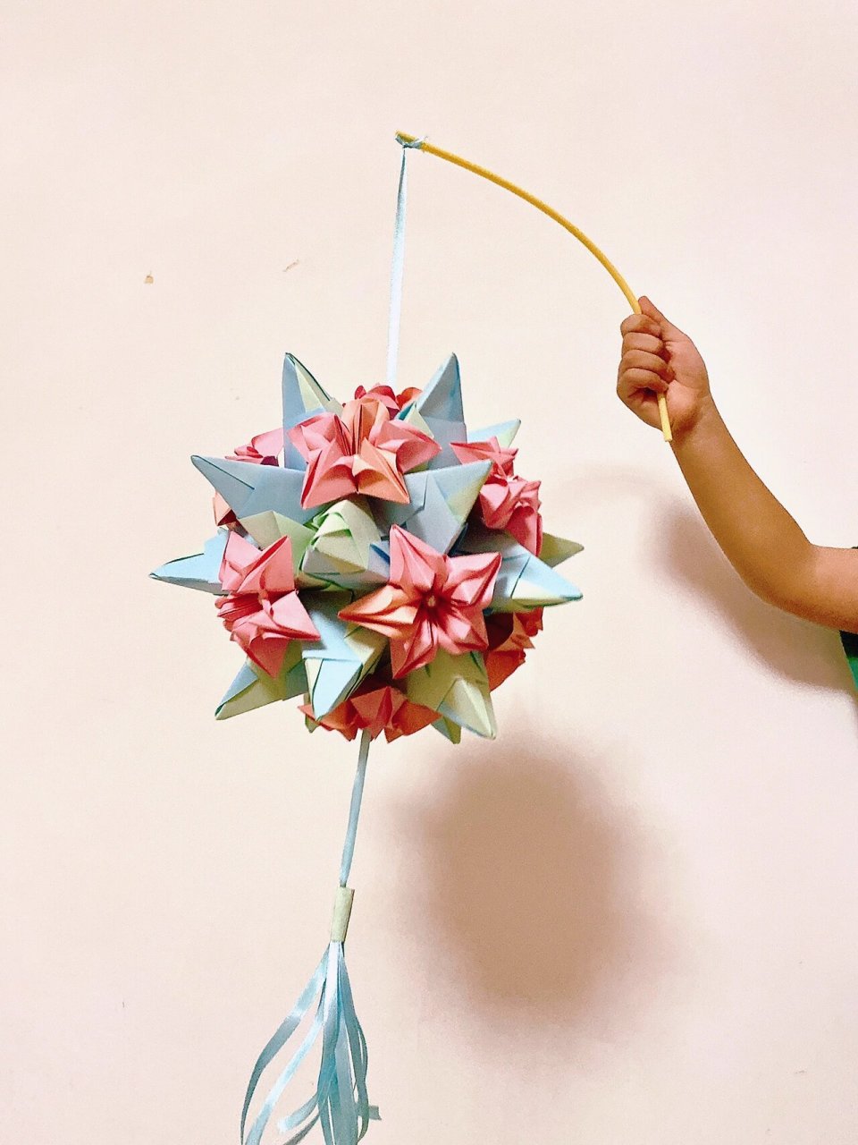 折纸花球 幼儿园手工灯笼,今年折了一个花球,一共耗纸90张