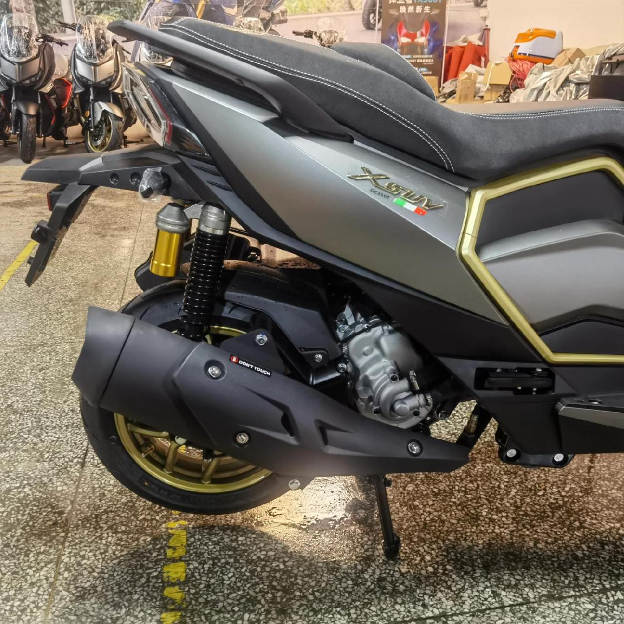 乐骑机车:荣250xsuv跨界adv,别具风格,与众不同