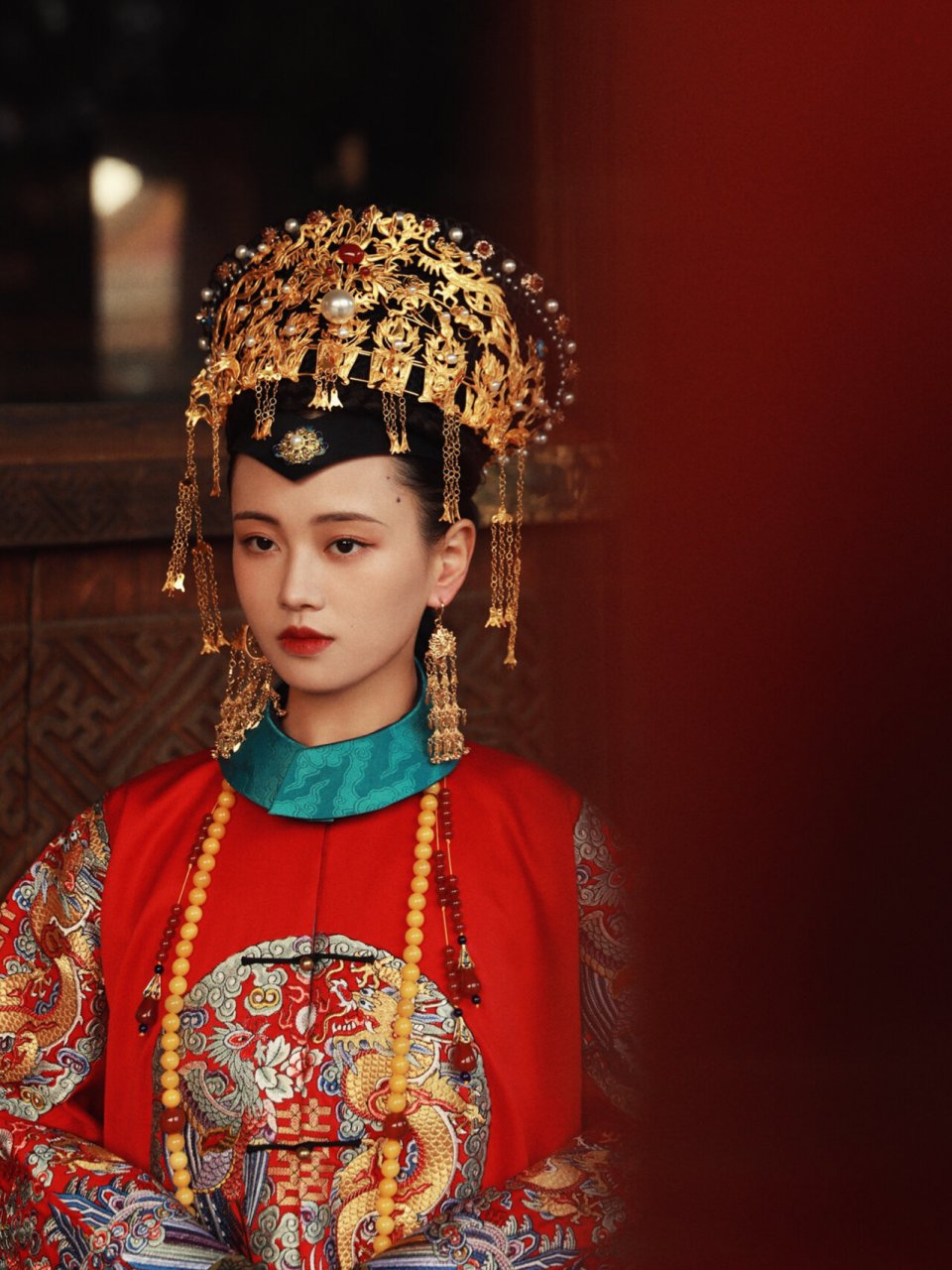 这个造型 红色机绣八团龙凤双喜棉褂 这款造型复刻了清代皇后吉服之一