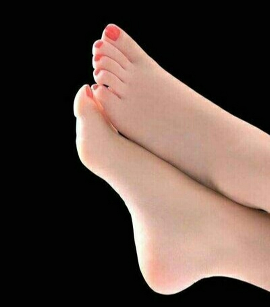 看脚的形状 一般来说命中有财的人的脚掌整体来看会比较的宽大,厚实