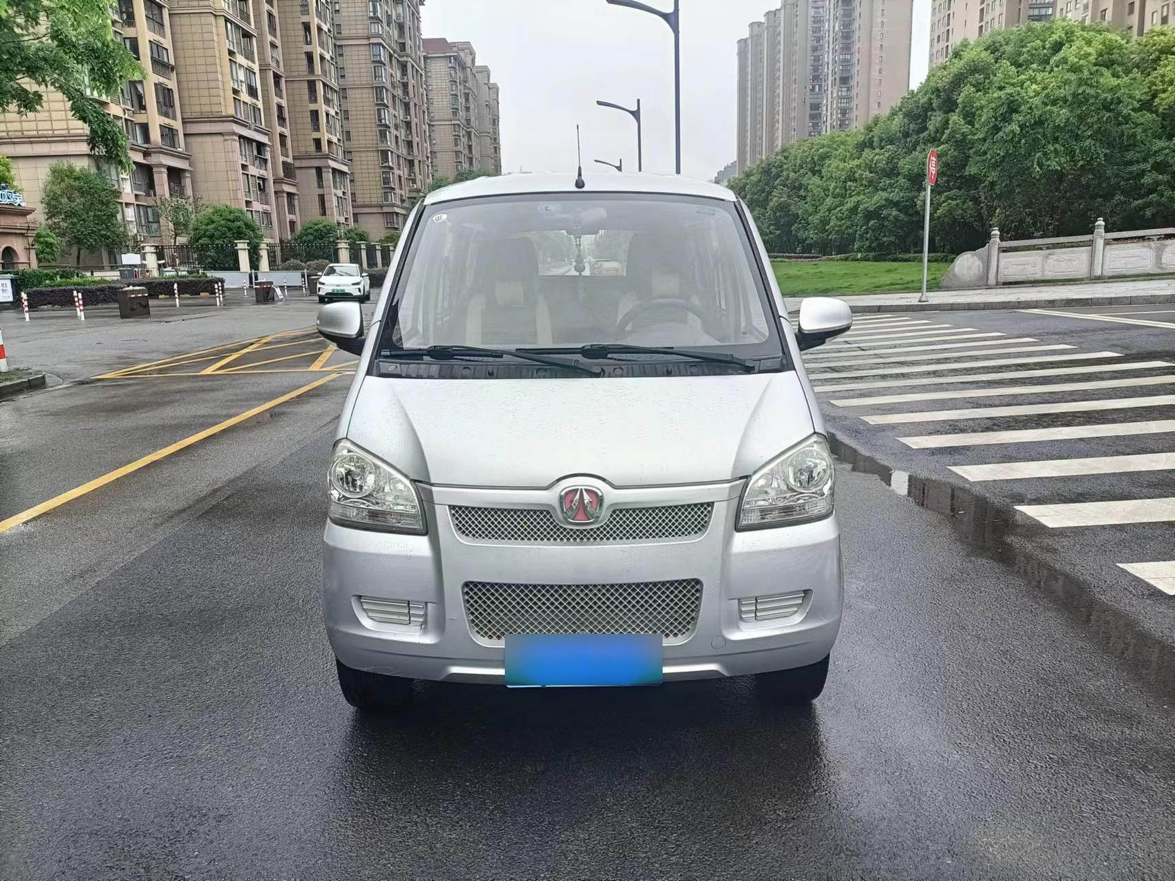 一辆北汽威旺306面包车,2015年的,实表6万公里,七座的可以拉人也可以