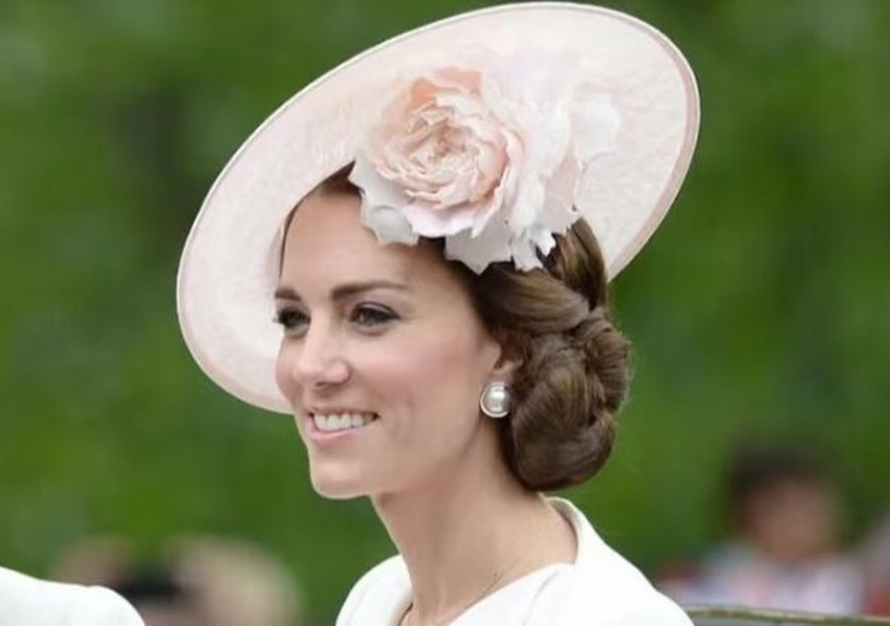 yoka帽子文化分享 凯特王妃戴过的英式女帽有哪些种类? 1.