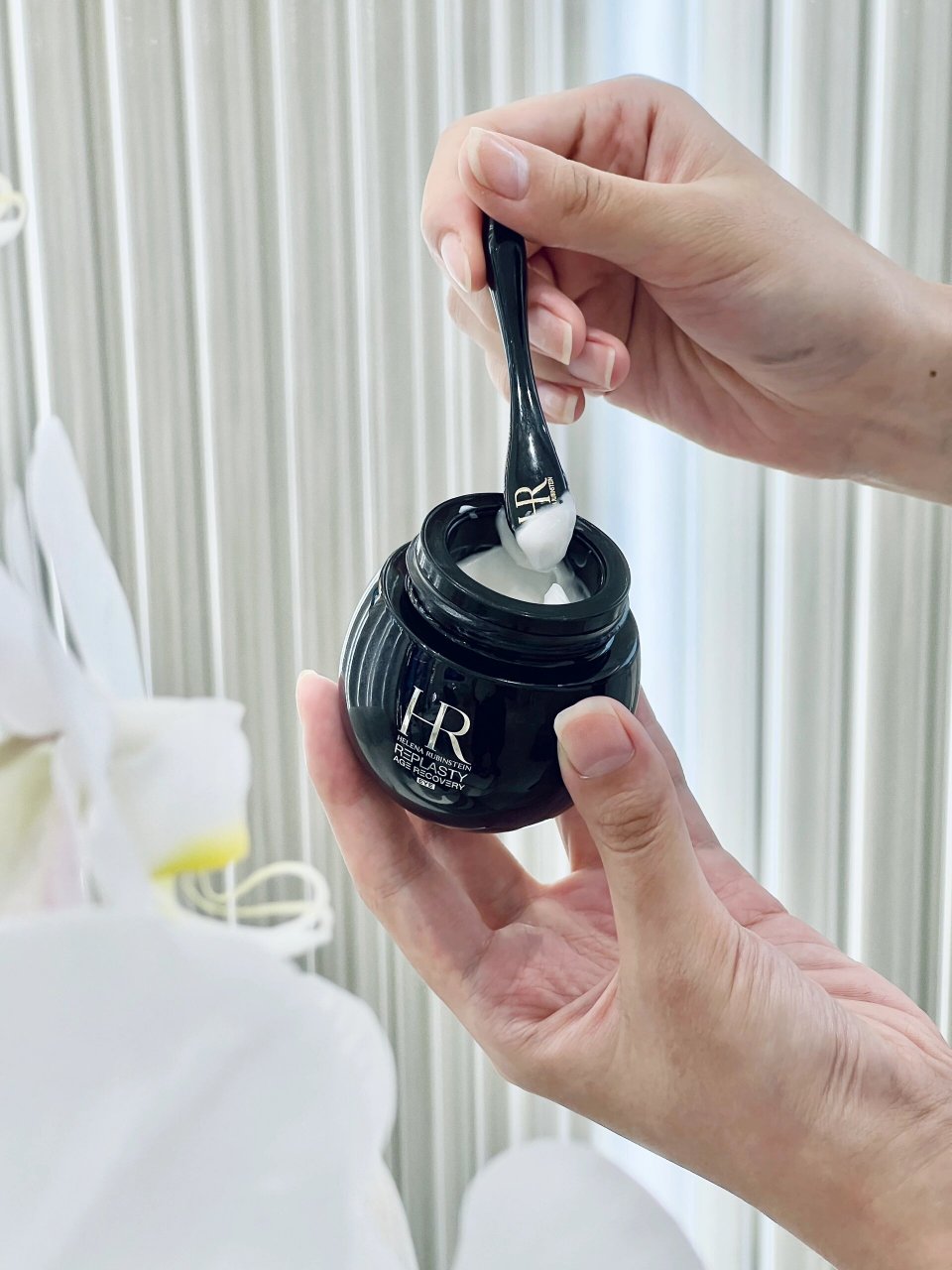 赫莲娜黑绷带眼霜撒花出道73157215 7315贵妇梳妆台上的