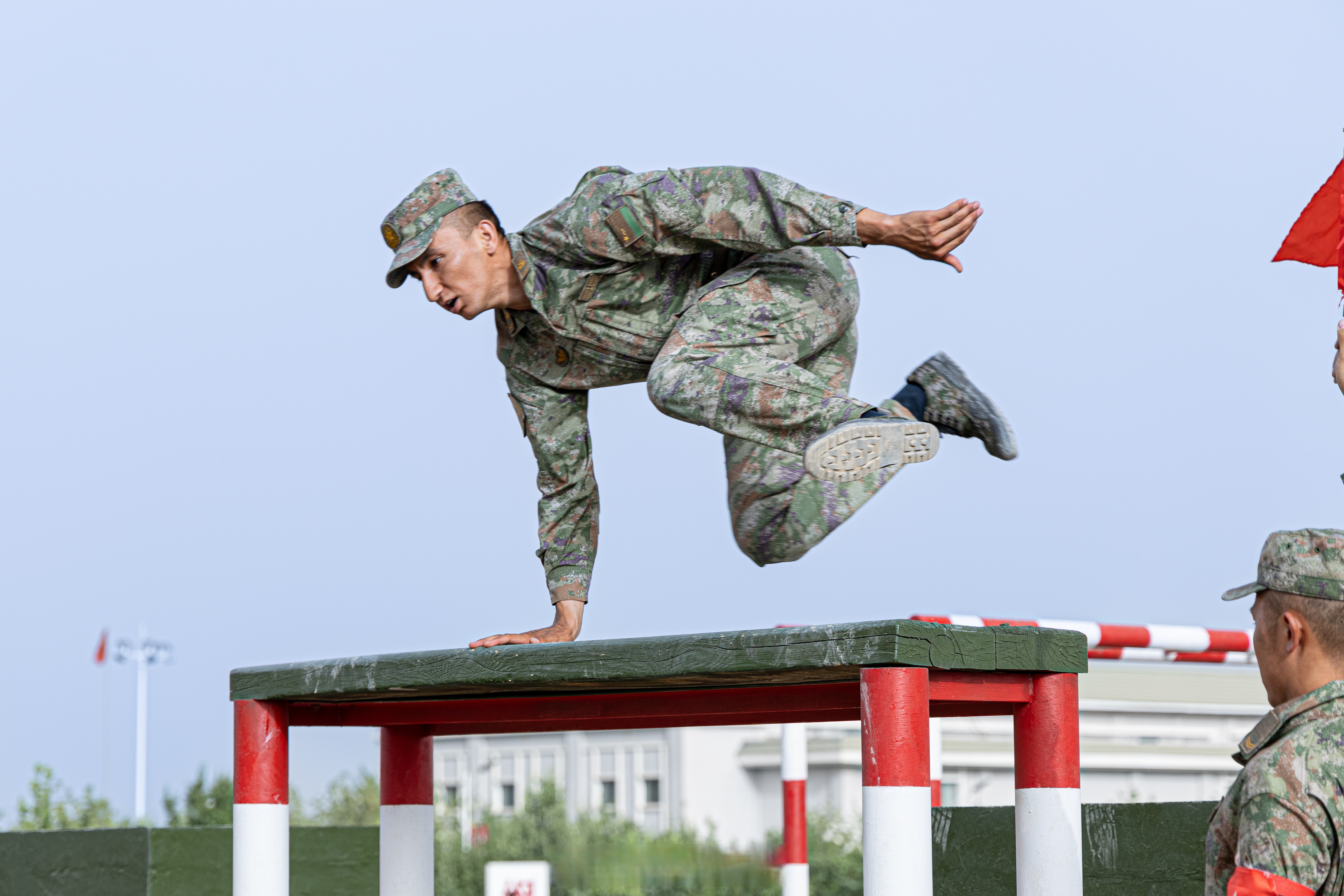 新疆军区吐鲁番军分区组织开展第三届"火洲尖兵"岗位练兵比武竞赛活动