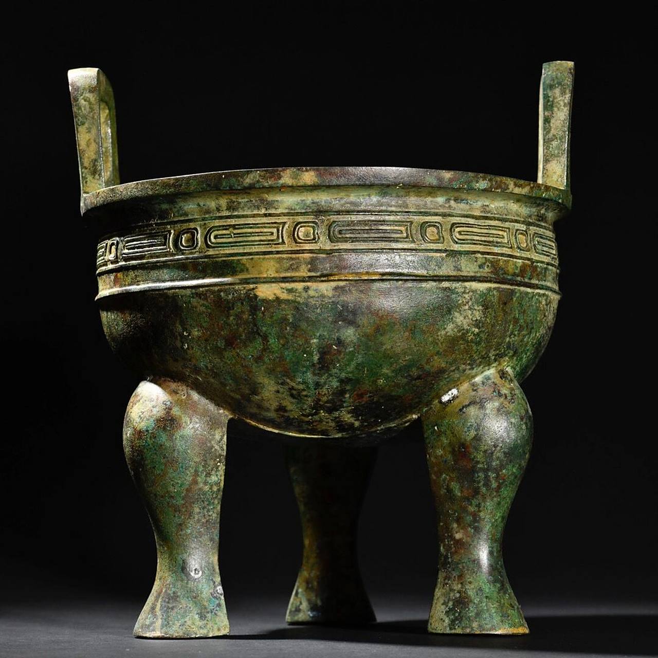 汉代 青铜器三足鼎 尺寸:高32宽27.2cm重13.2斤