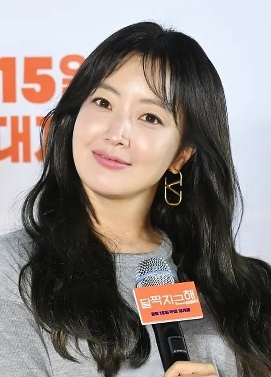 看来女明星最后的归宿都是馒化,曾经的韩国第一美女金喜善也变成了