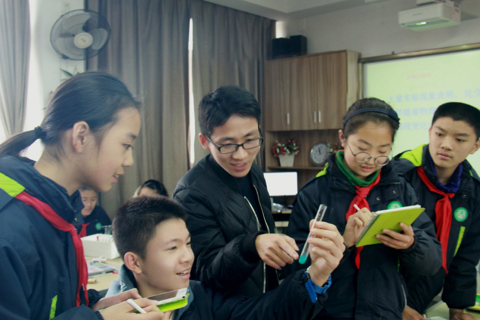 【#浙江#杭州四季青中学:"弹性上下班"提升教师幸福指数】 每一周