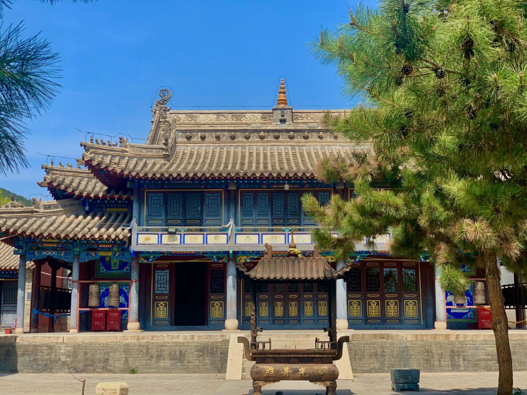 近代乌素图召依山傍水,风景秀丽.