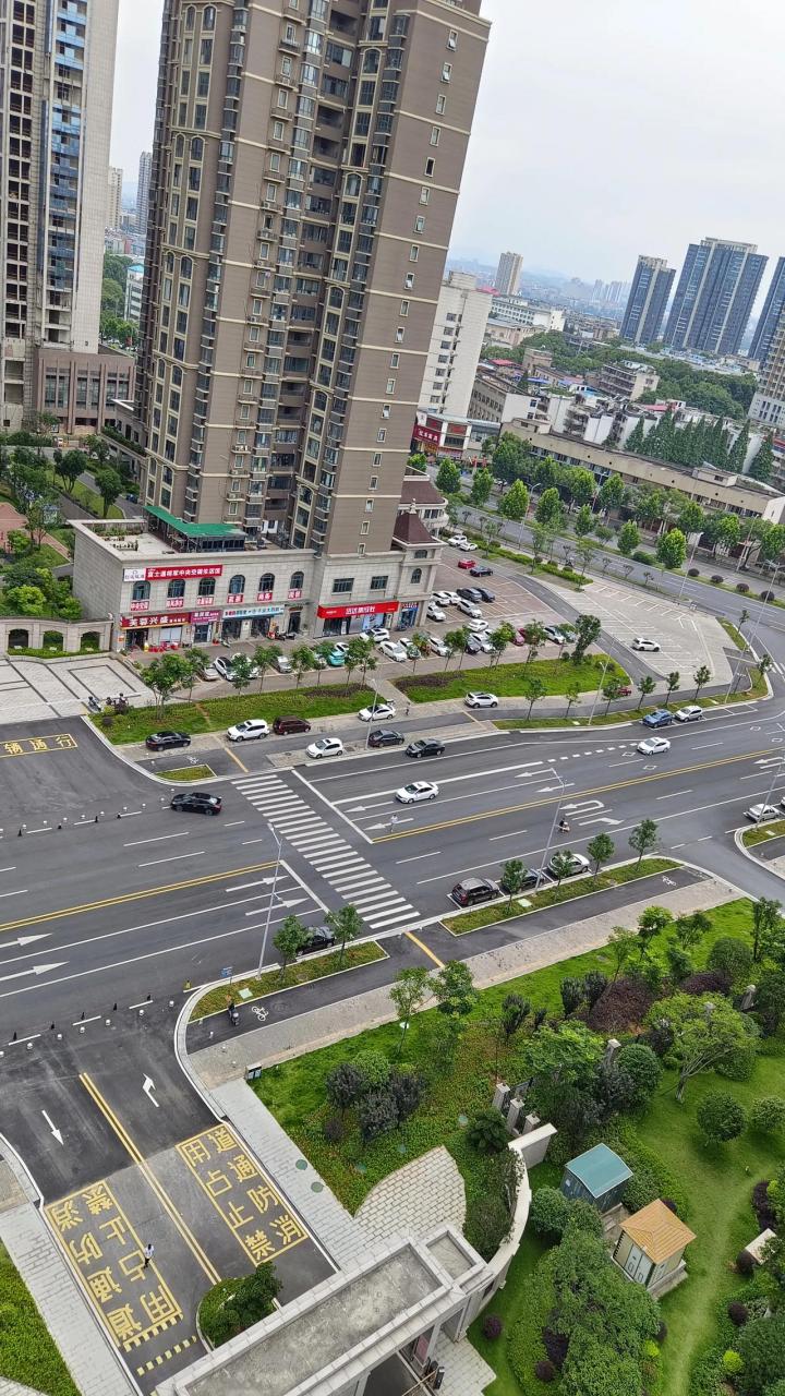 湘潭头条 湘潭金芙蓉广场小区,位置优越,隔壁就是东方名苑,小区物业