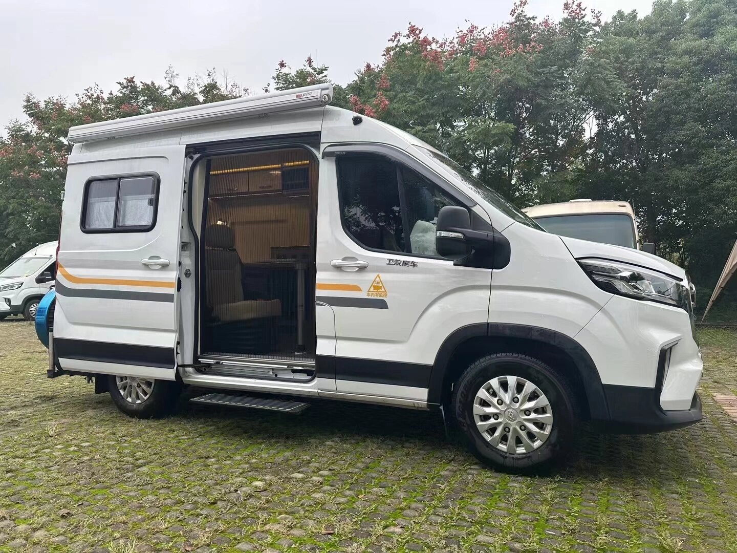 8万的大通v90b房车来了 卫航v90b型二手房车,具体信息如下: 【上牌