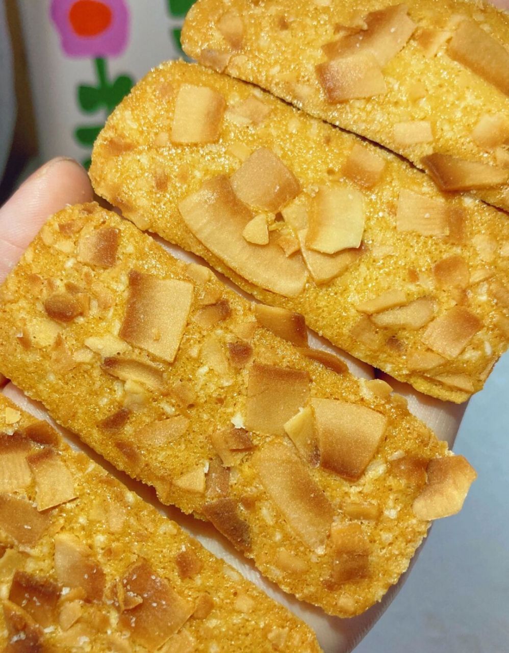 被椰子香味包围的快乐[庆祝] 饼干和上面的椰子脆片都是咔咔脆的口感