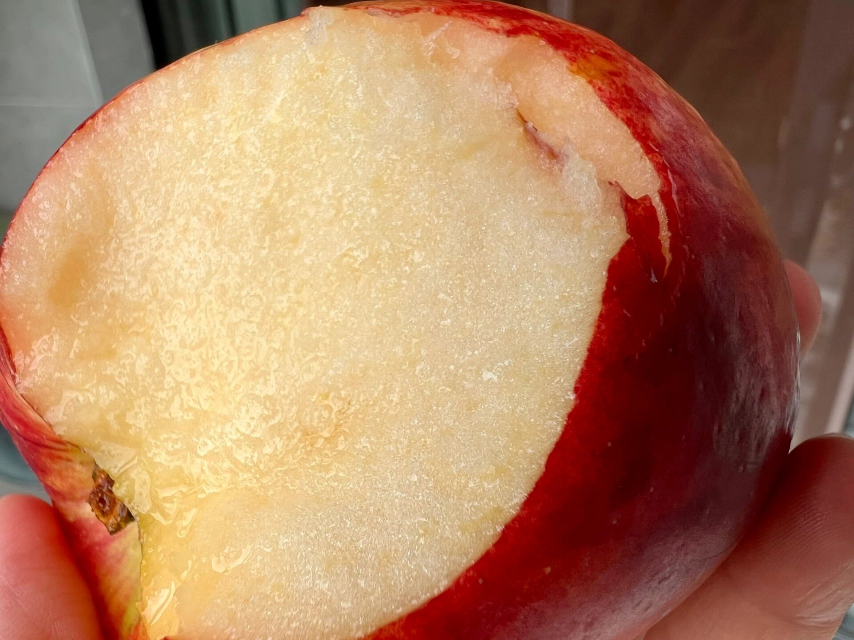 高原小金苹果96,生长在海拔2500米,日晒充足,皮薄肉脆,皮是真的很薄