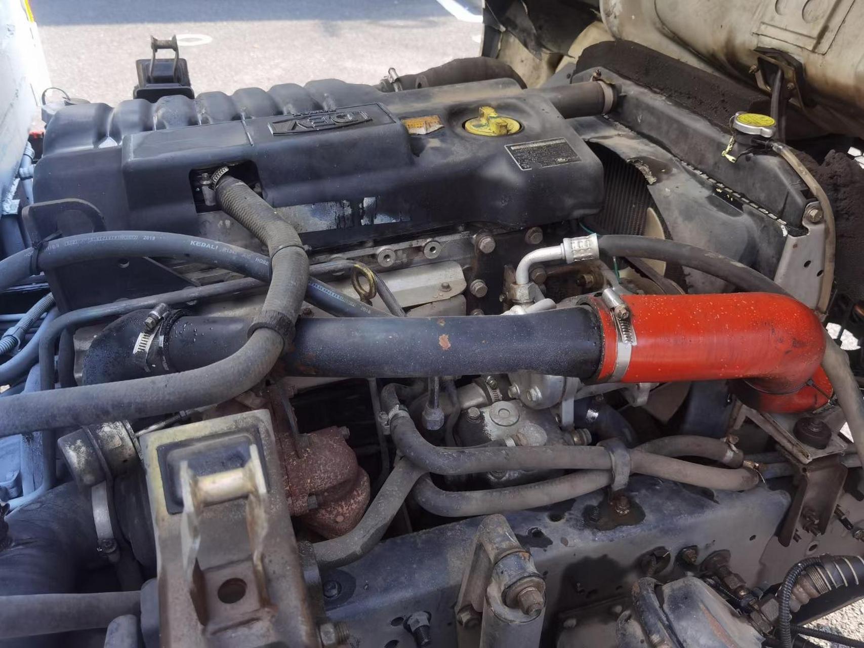 二手车搬运工 19年3月跃进上骏x100厢式货车,4.2米长,内宽2.