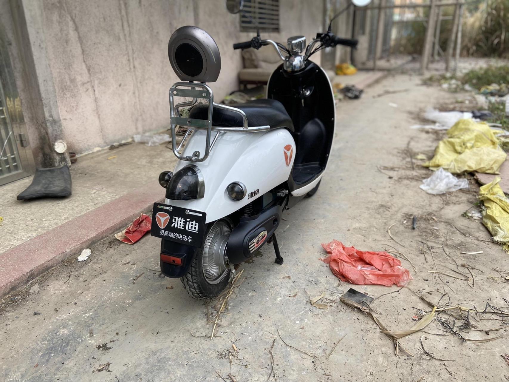 最新完工,一台二二年九月份雅迪小龟王 配备五个石墨烯电池 准新车