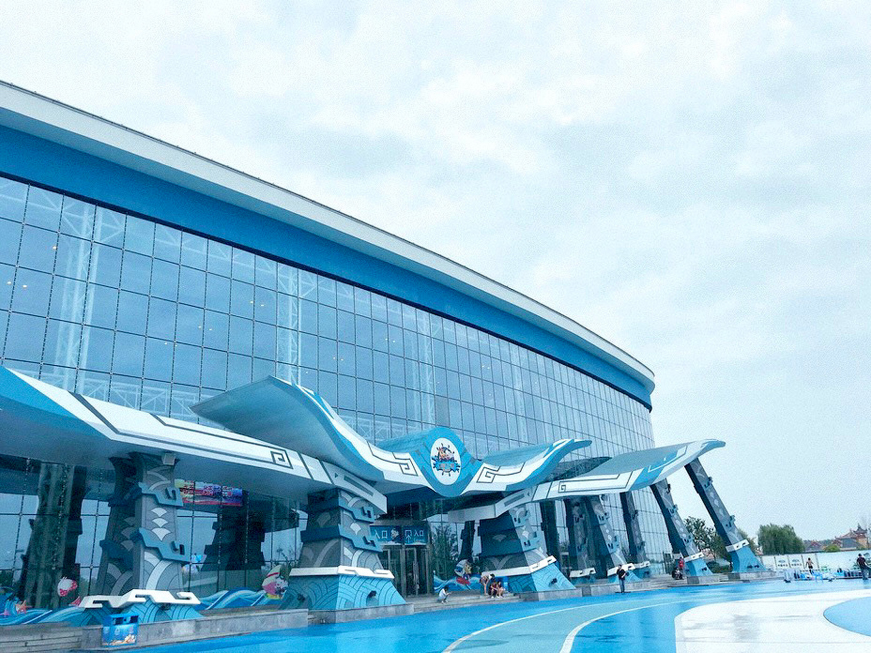 淮安龙宫大白鲸 地点:清江浦区南马厂大道99-2号,自驾的话,场地车位