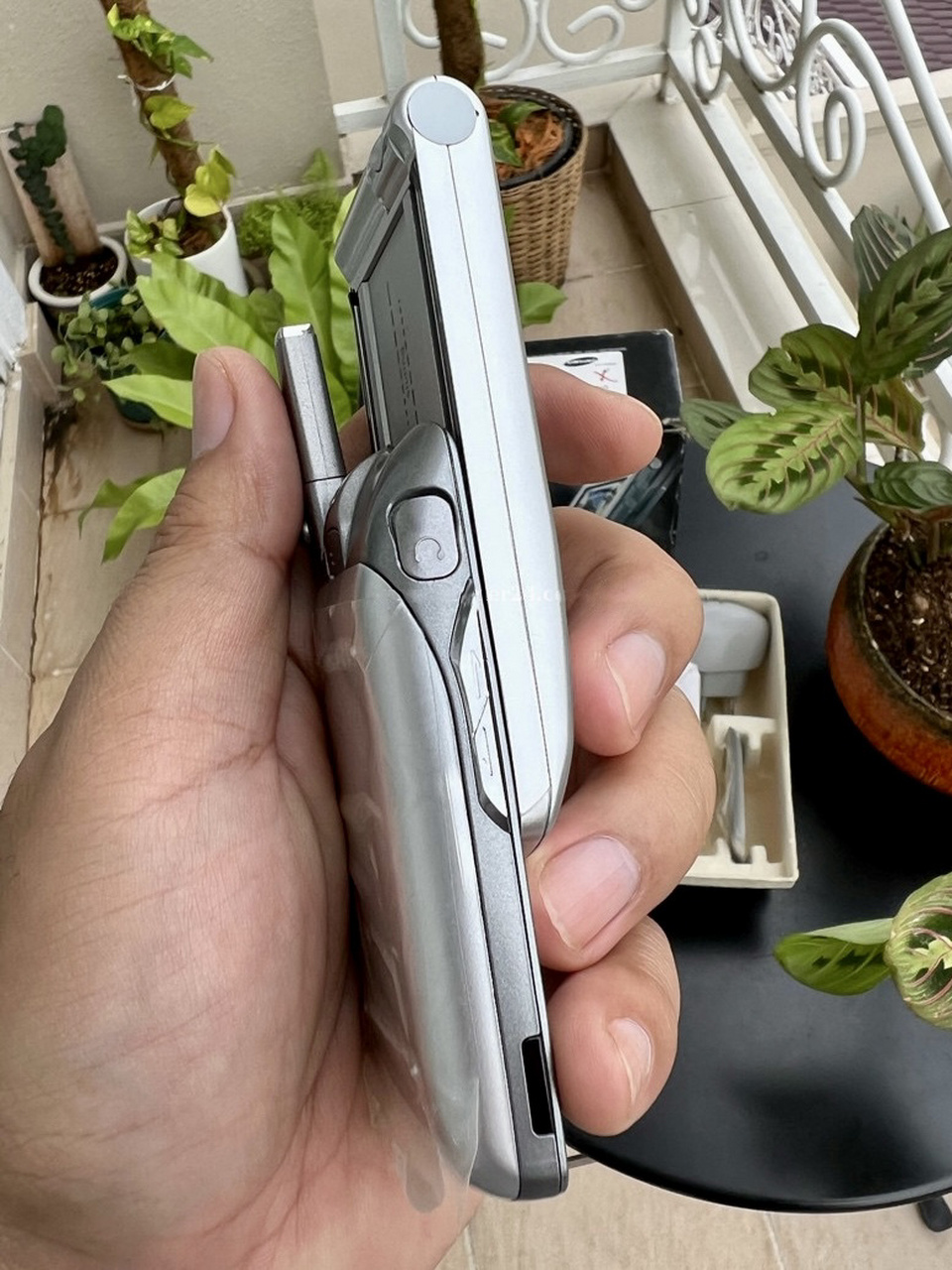 d418是三星的首款滑盖机,三星称之为为"华盖"系列.