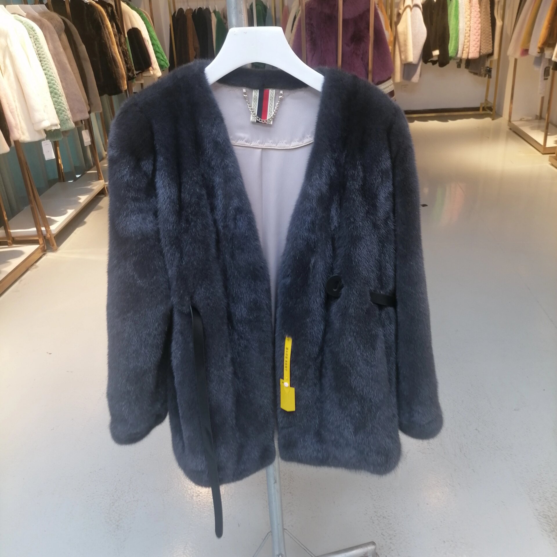 海宁皮革城水貂皮草合集 关注我带你了解海宁皮衣皮草最低价