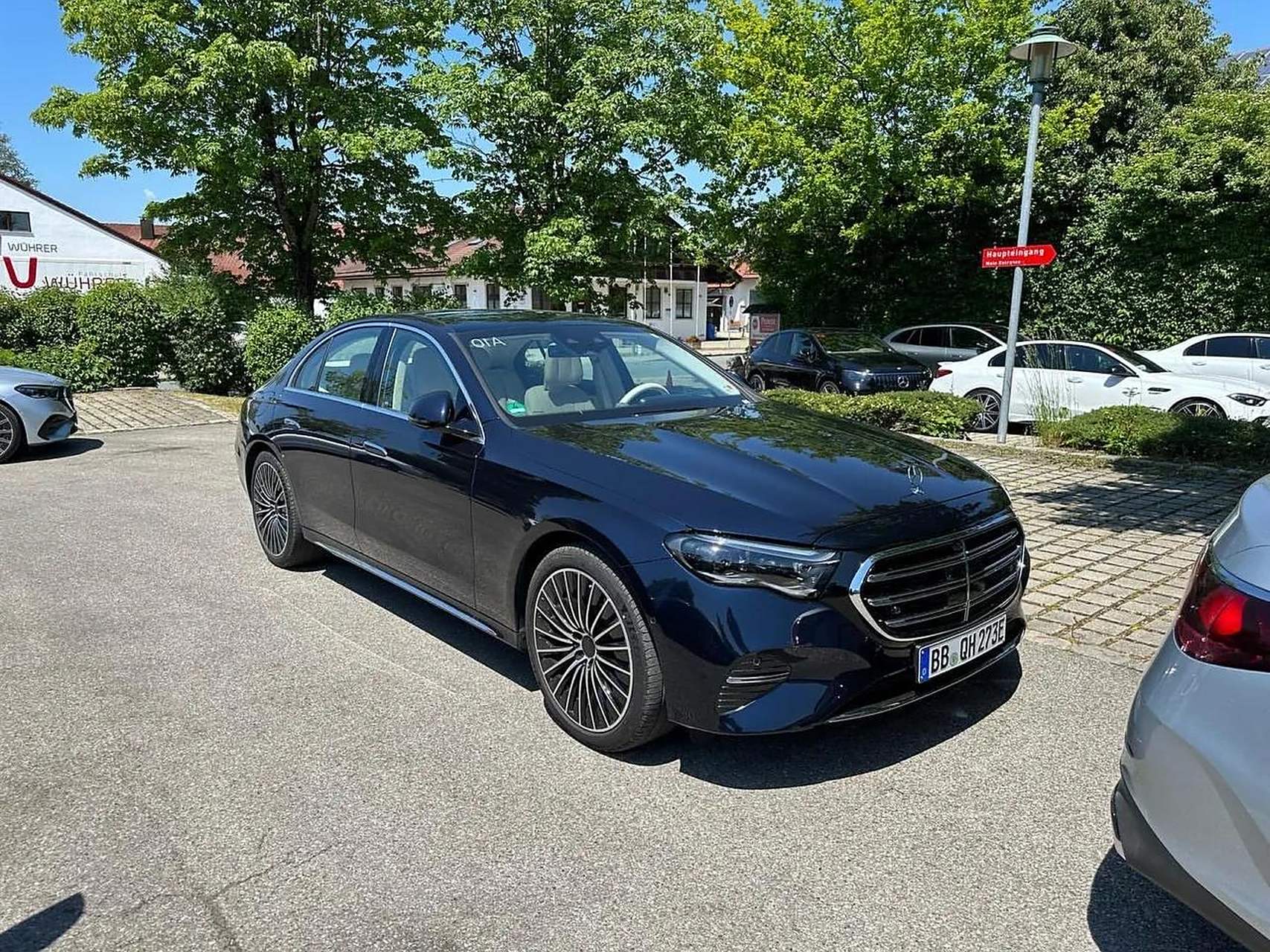 2024款全新奔驰e级现场实拍,历史级的换代,你们觉得新款奔驰e级跟宝马