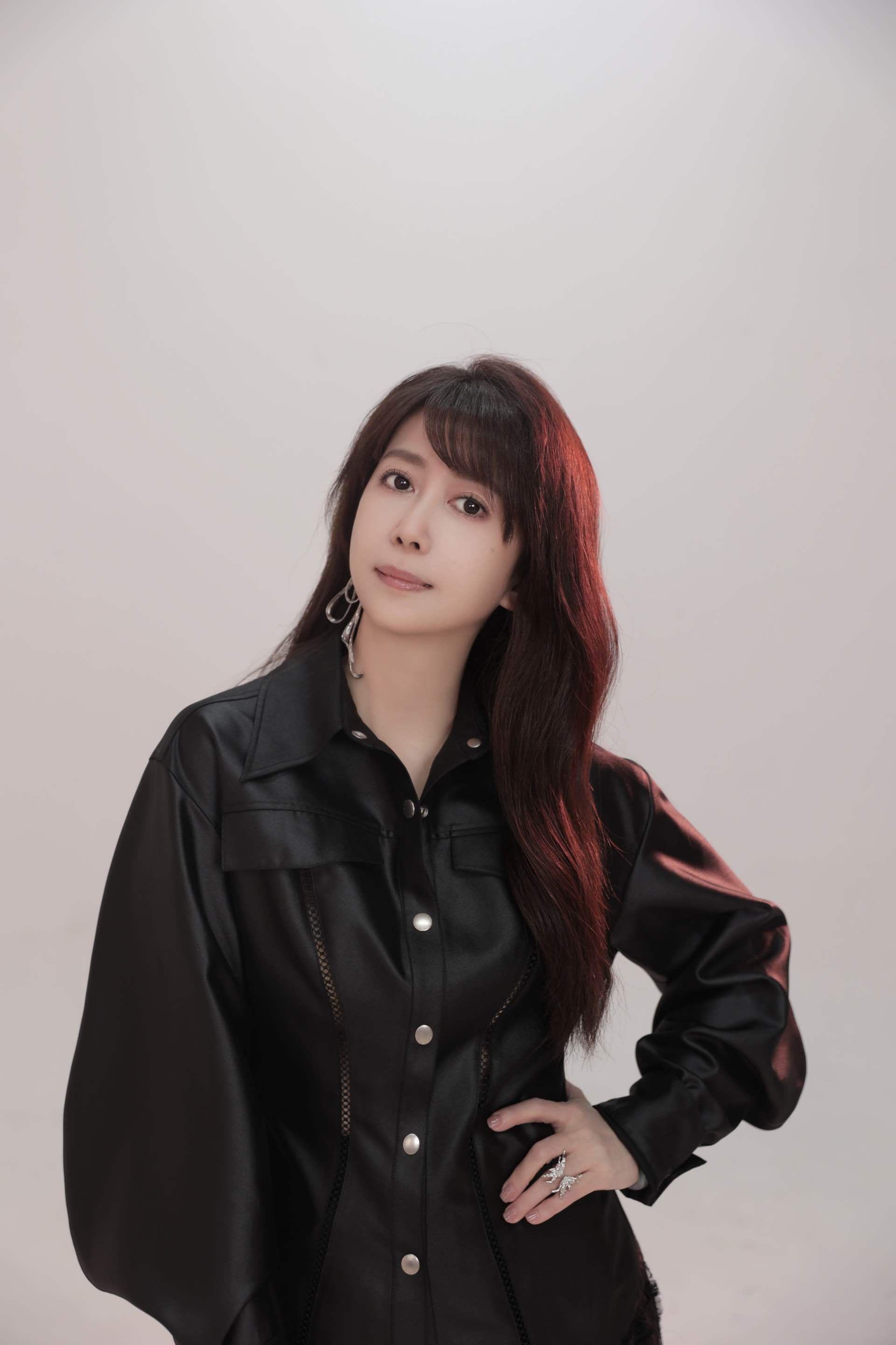 孟庭苇淡定从容随心所欲举手投足尽显率性优雅纯美酷飒一键转换