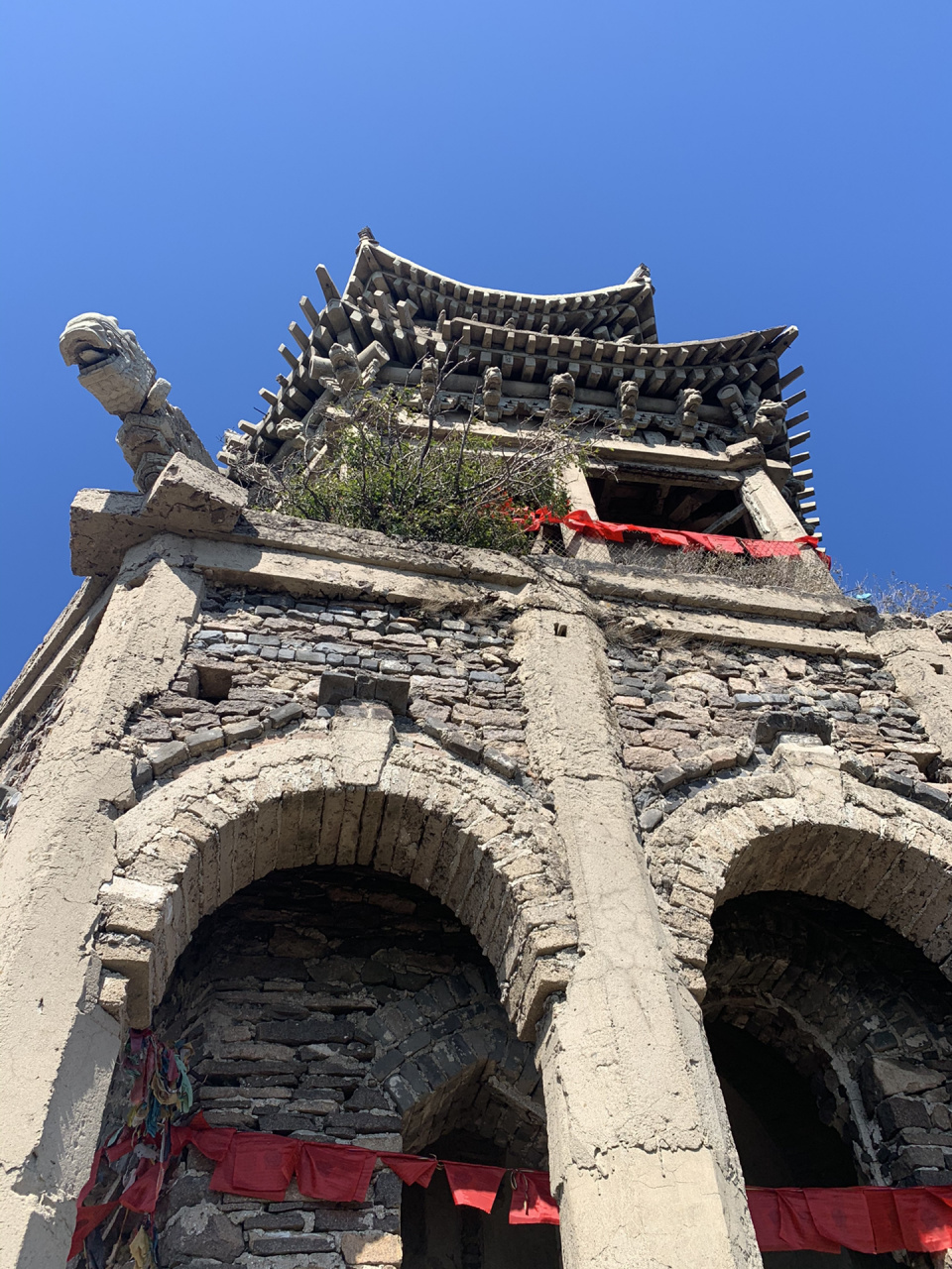 绥中三山普济寺 三山又称三女峰,三峰并立,高耸入云,古时相传神仙所居