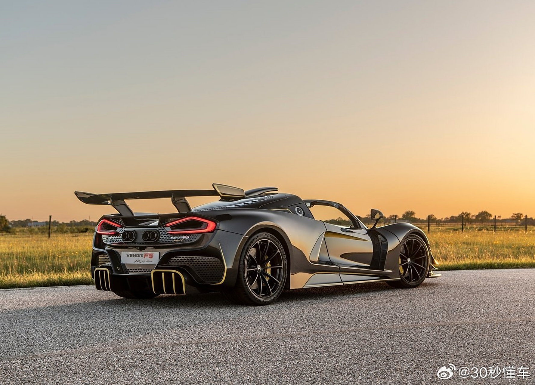 070707日前,轩尼诗 venom f5 revolution roadster车型的官图