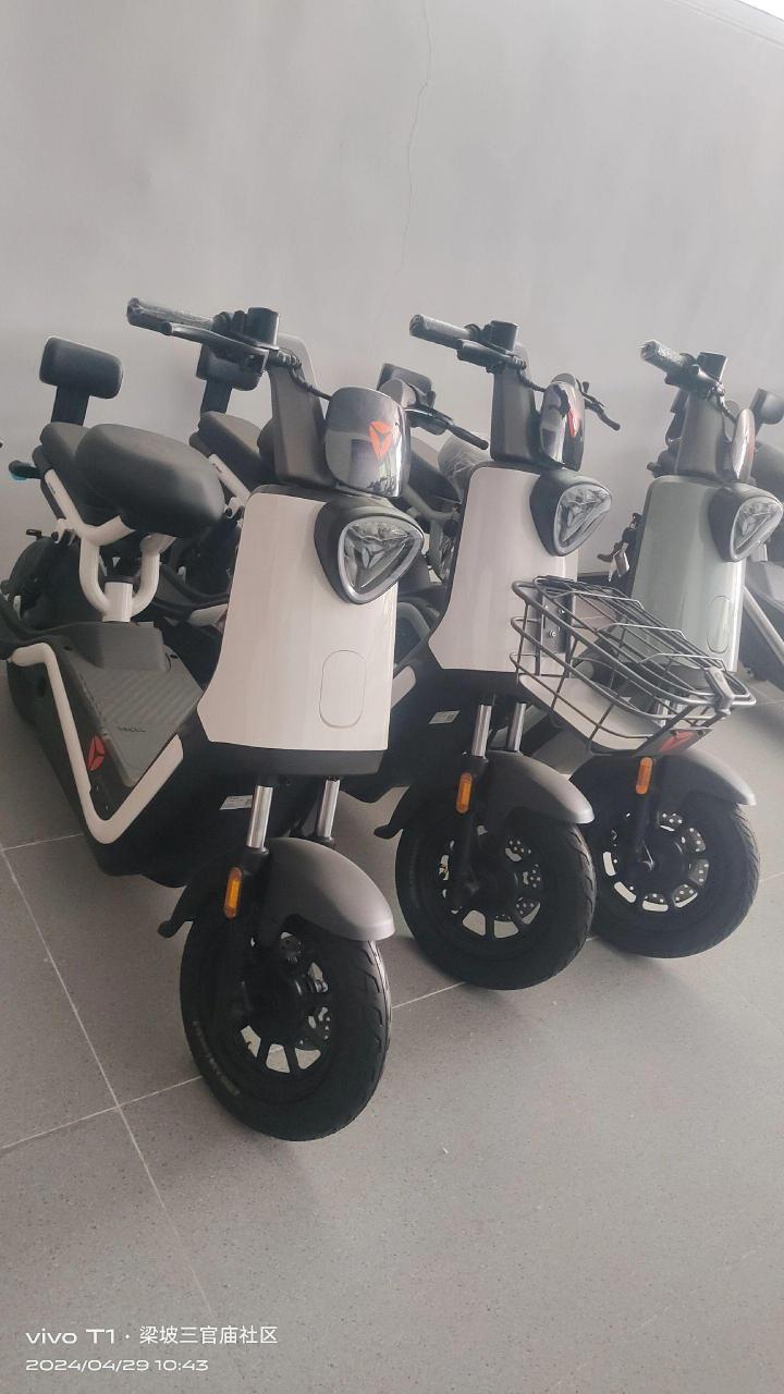 庆五一,5月1号至3号,雅迪高端电动车领锐款六块大电池换购仅需2199元