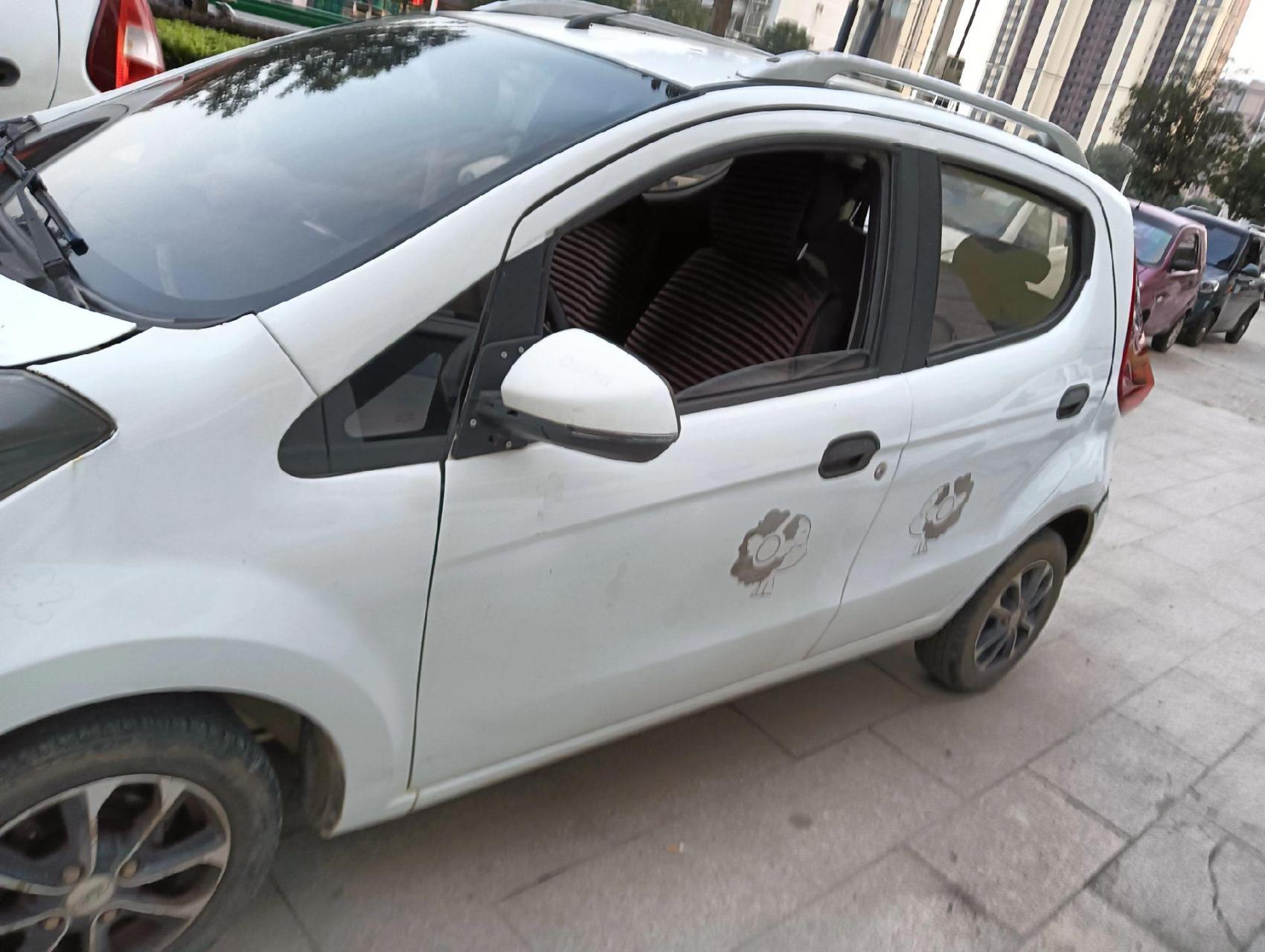 道爵开拓者s,22年换的全新电池,铝合金轮毂,大屏倒车影像,遥控钥匙