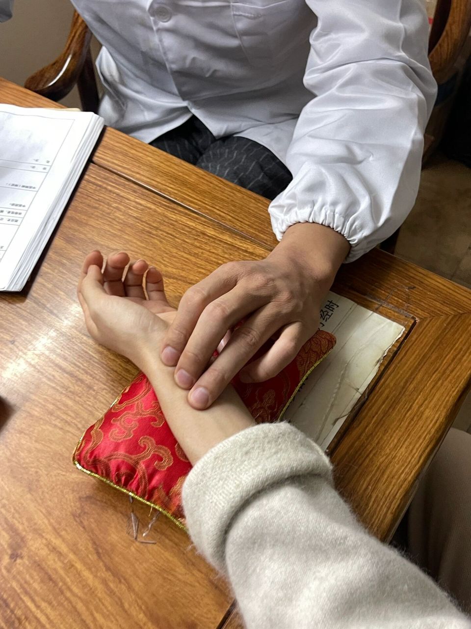 我一直都觉得自己是脾胃虚弱,听朋友们说这家中医馆的包主任把脉很准