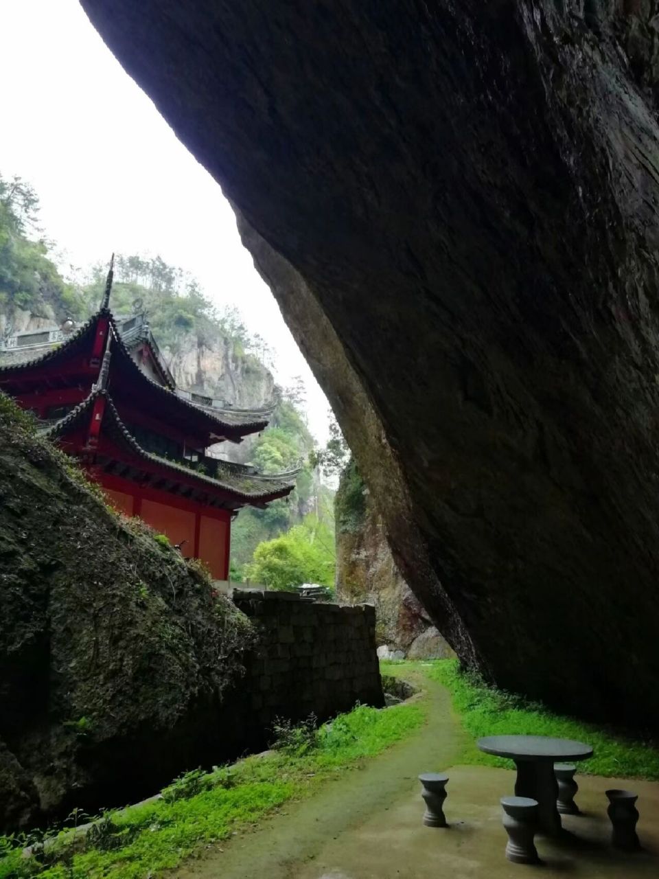 唐代诗僧寒山隐居处天台明岩古寺 唐代诗僧寒山与明代旅行家徐霞客