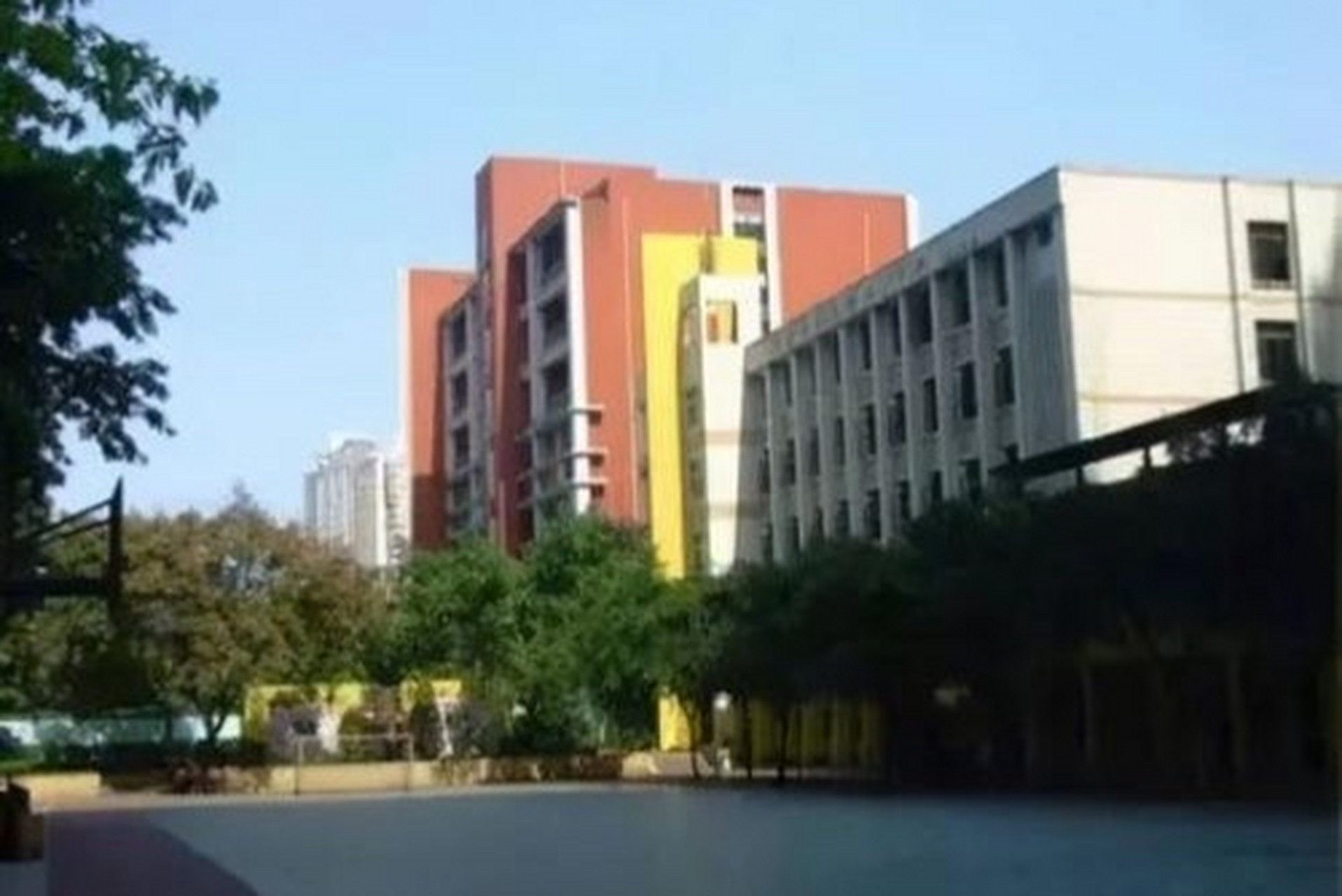 重庆一中寄宿学校图片