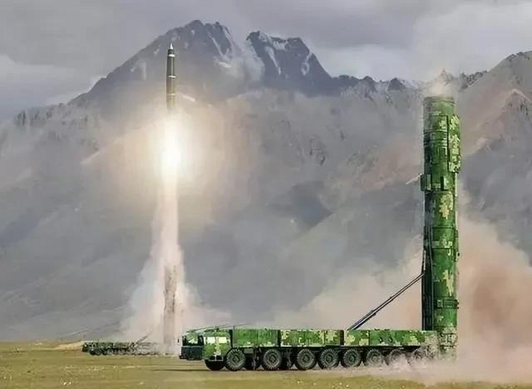 美国恐惧中国火箭军,"东风快递"已成为航母杀手!