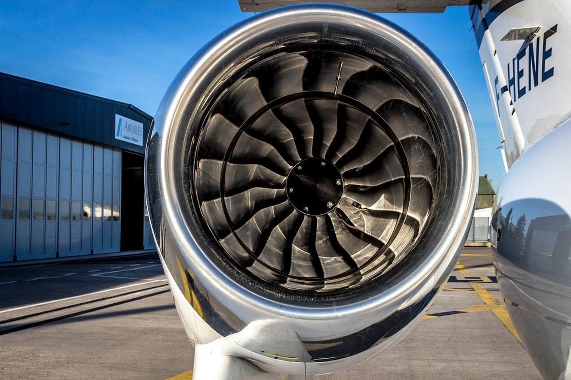 通用电气本田hf120航空涡扇发动机.