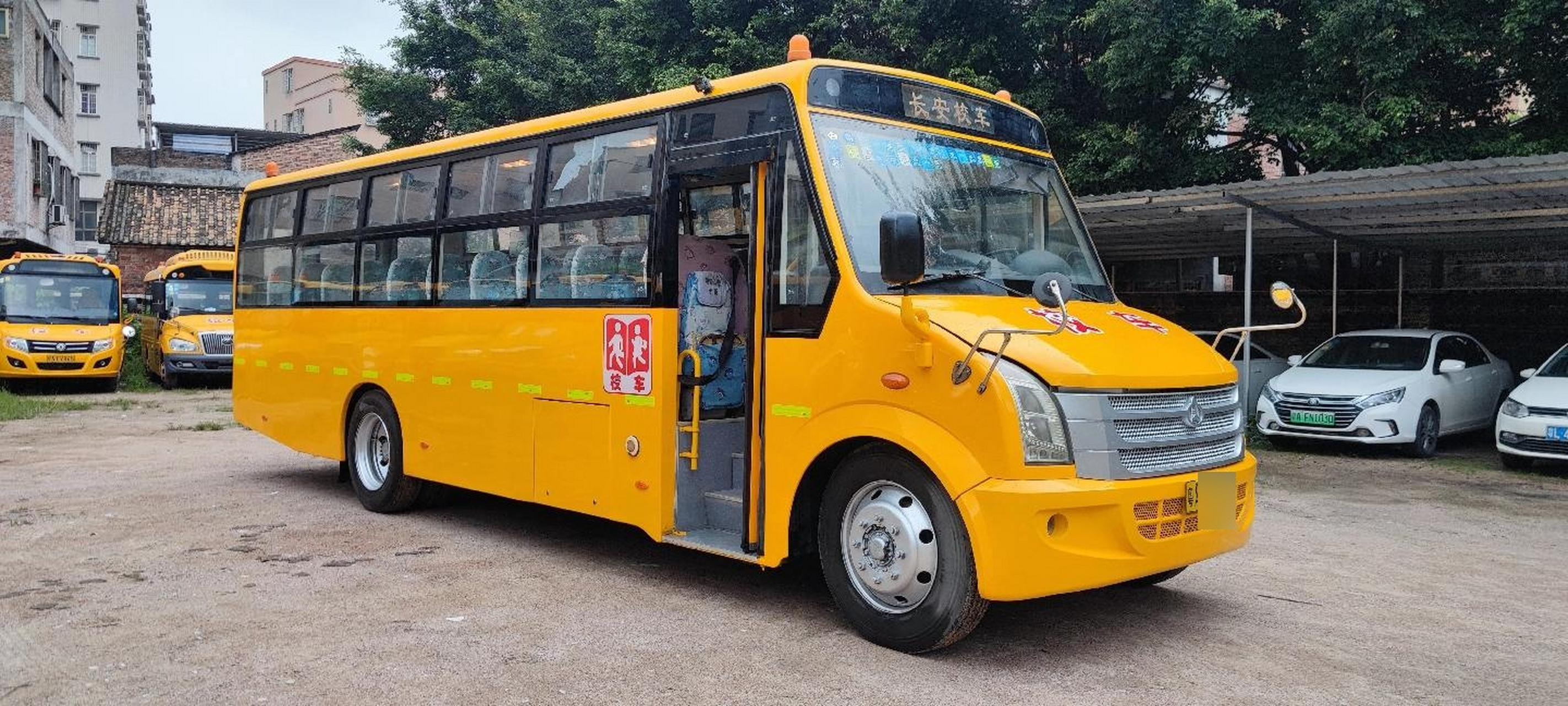 15年长安小学生校车51座 长9.3米 国四排放 柴油版更省油 精品车况