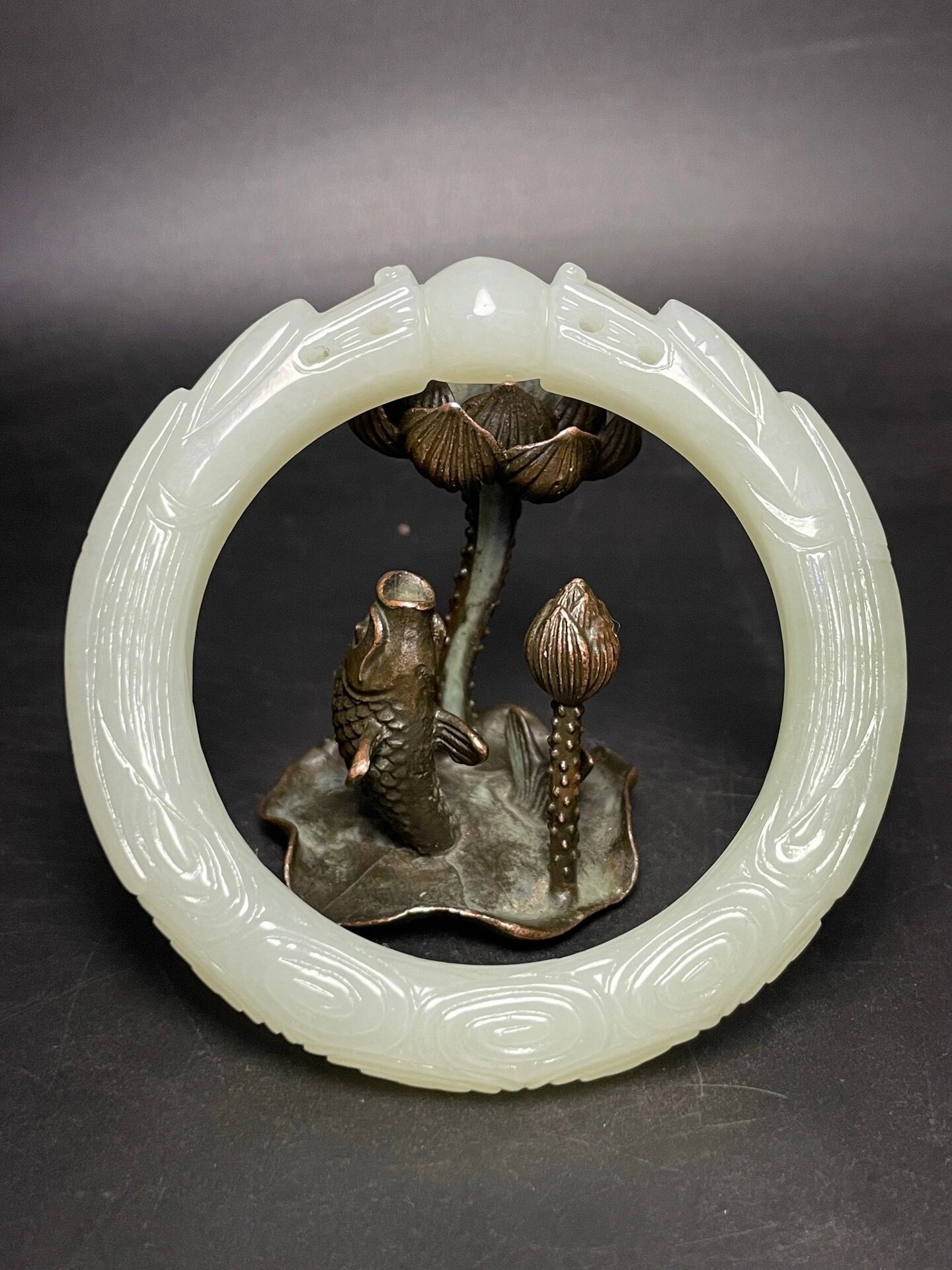 和田玉双龙戏珠玉镯