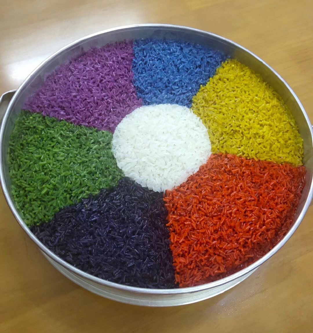五色糯米饭 纯天然植物染色做的糯米饭,不仅色彩缤纷,而且味道香醇,各