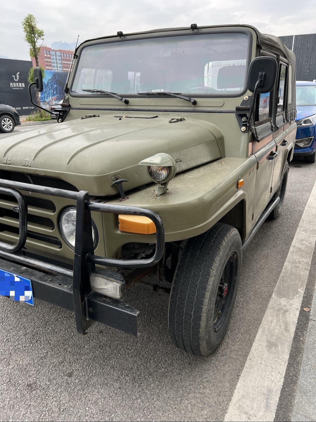 15年6月份的北京jeep212 全车原版原漆 2万公里实表 四个胎的胎毛都在