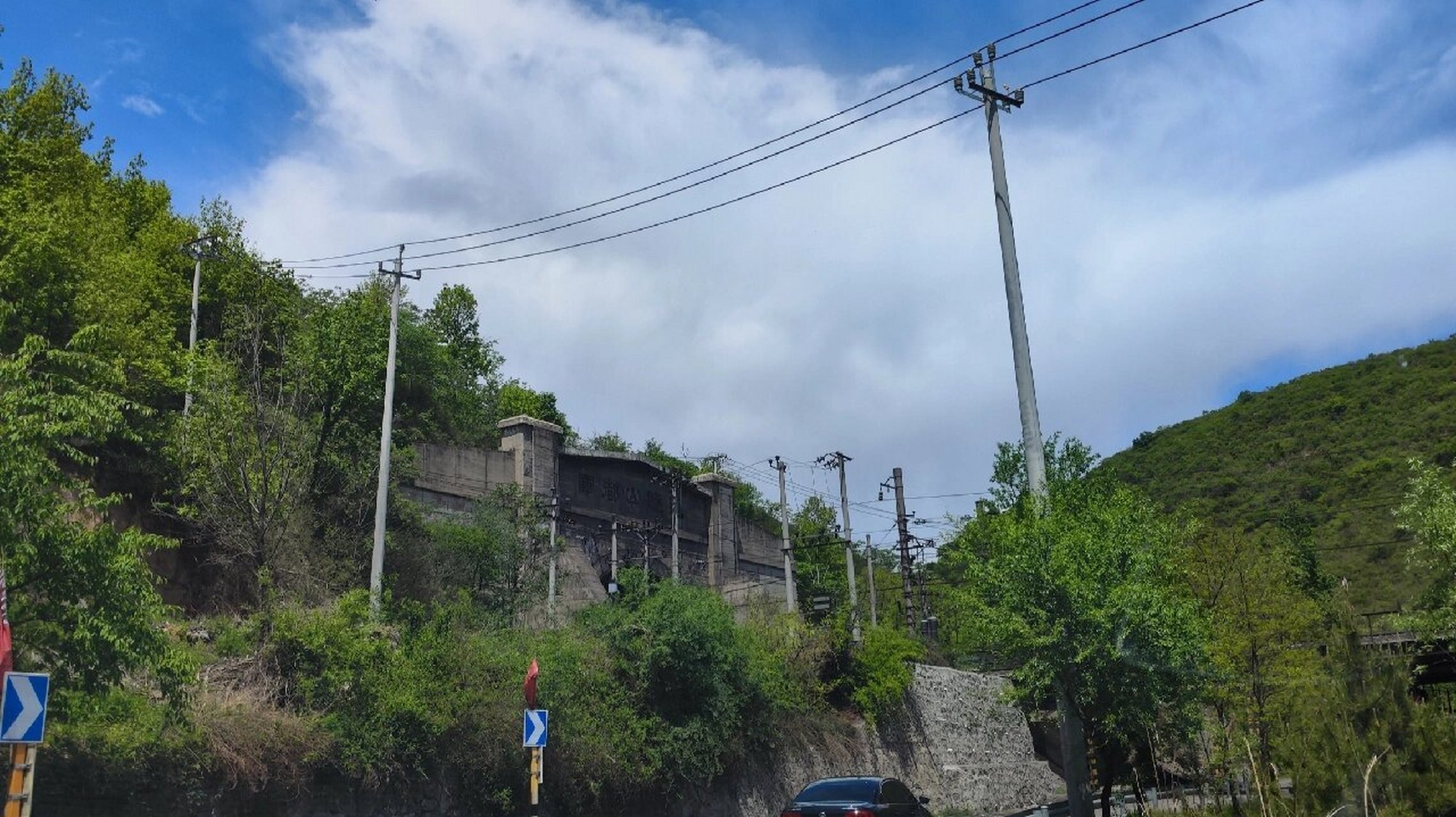 中国第一座重载铁路双线隧道—军都山隧道 位于北京市延庆东南,燕山